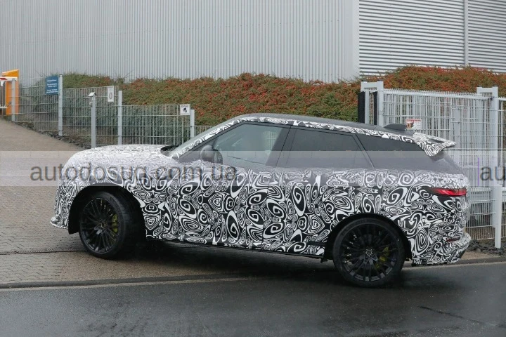 Range Rover оновлює найпотужніший Sport SV із агресивним дизайном і центральним вихлопом