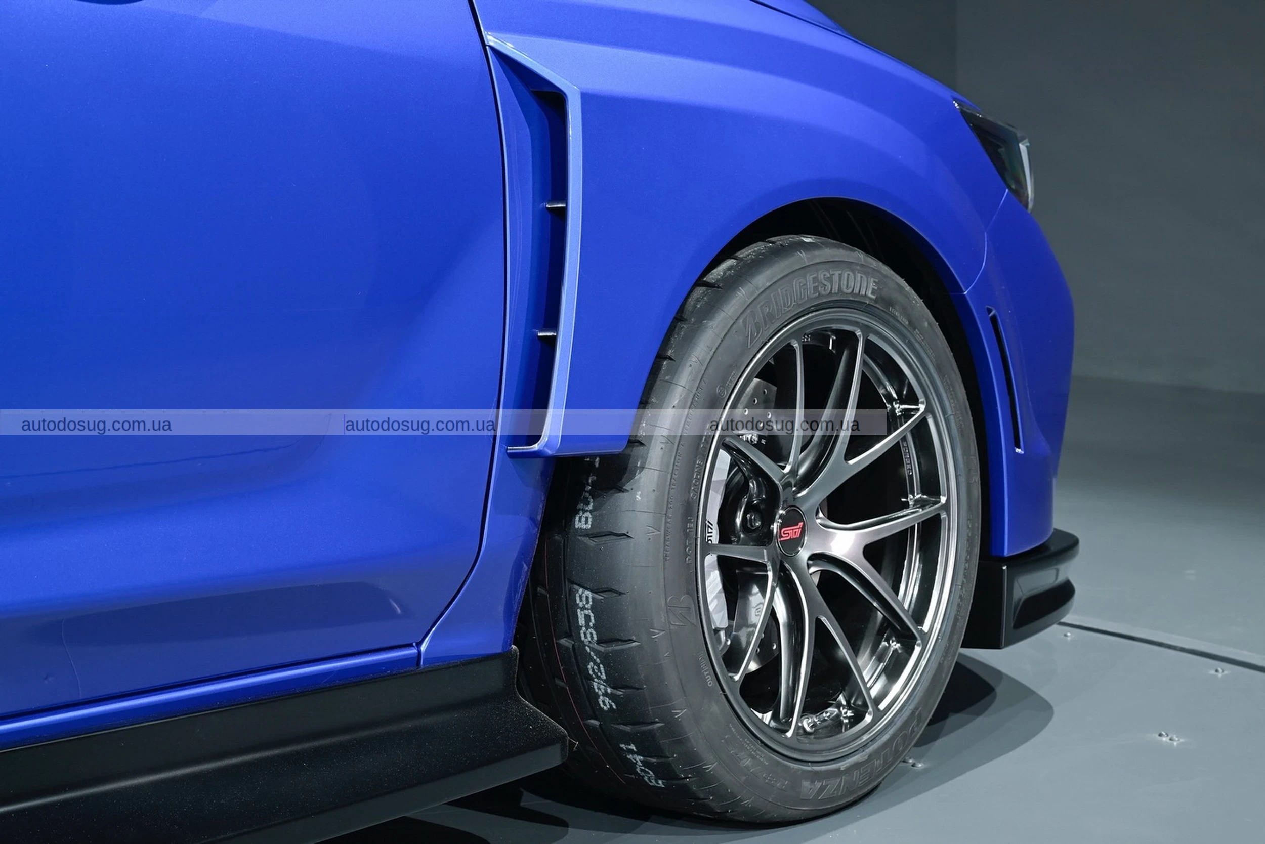 Subaru поєднує бензинову та електричну потужність у двох концептах STI