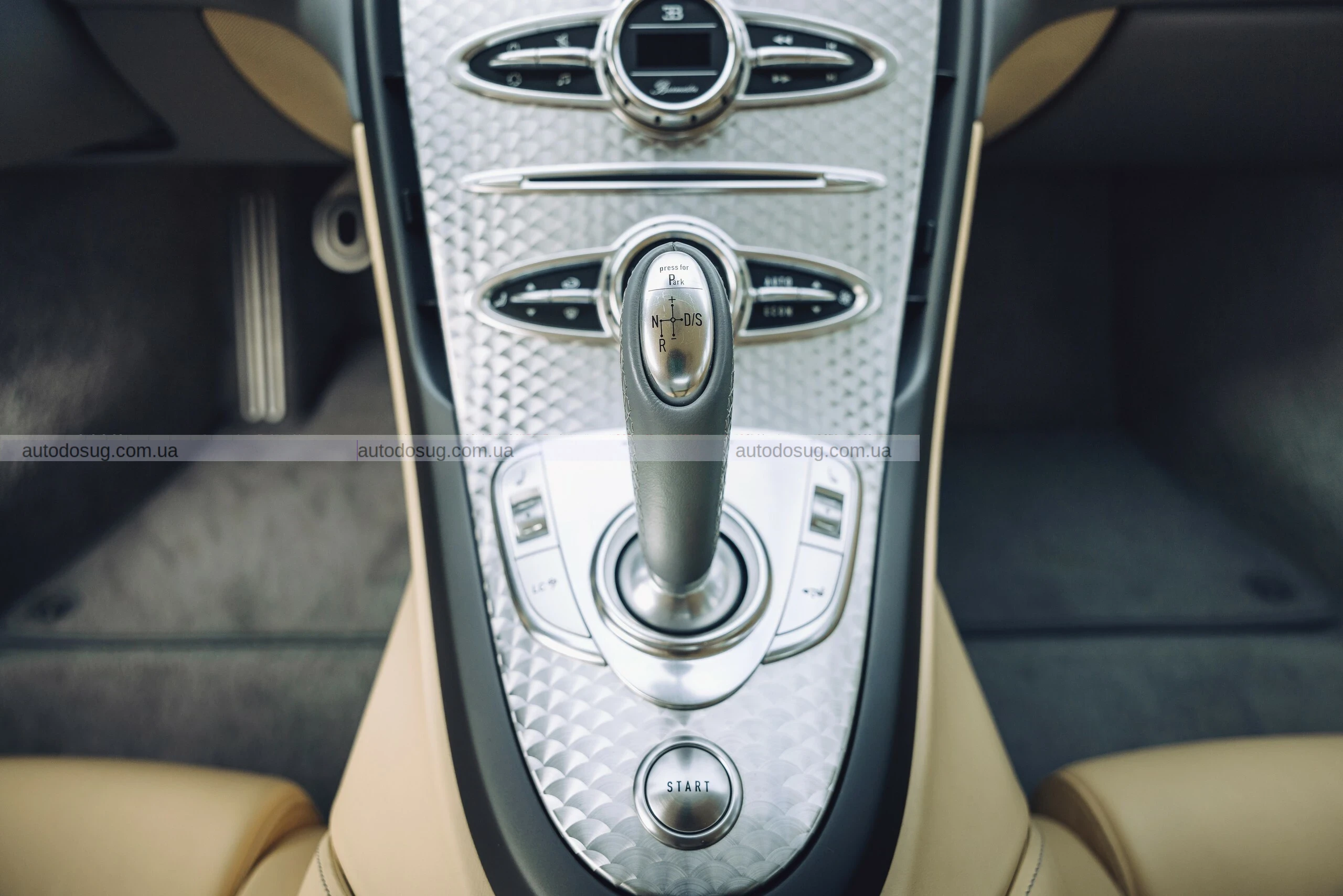 Унікальний гіперкар Bugatti Veyron 16.4 Pur Sang без фарби доводить, що досконалості не потрібен колір