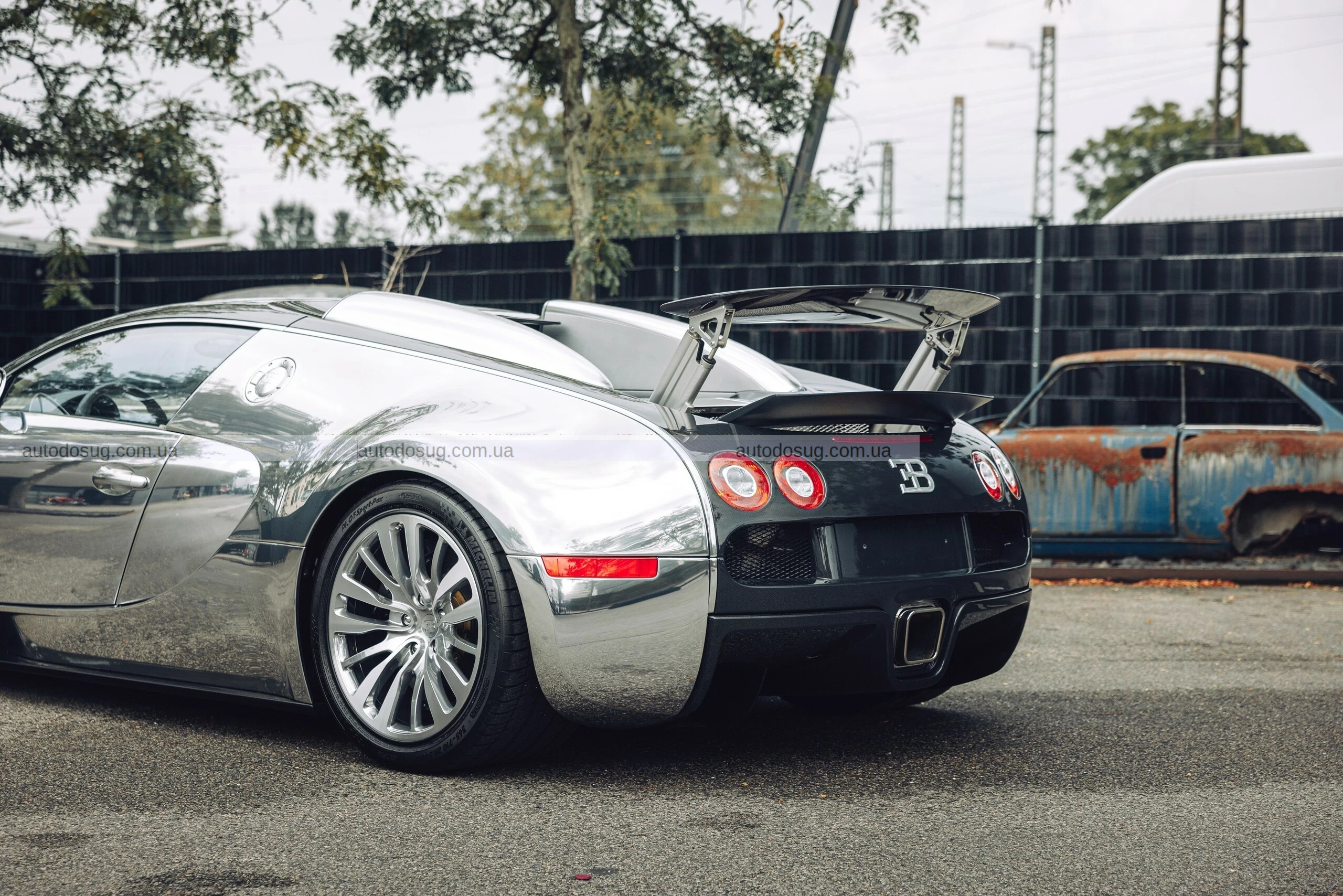 Унікальний гіперкар Bugatti Veyron 16.4 Pur Sang без фарби доводить, що досконалості не потрібен колір