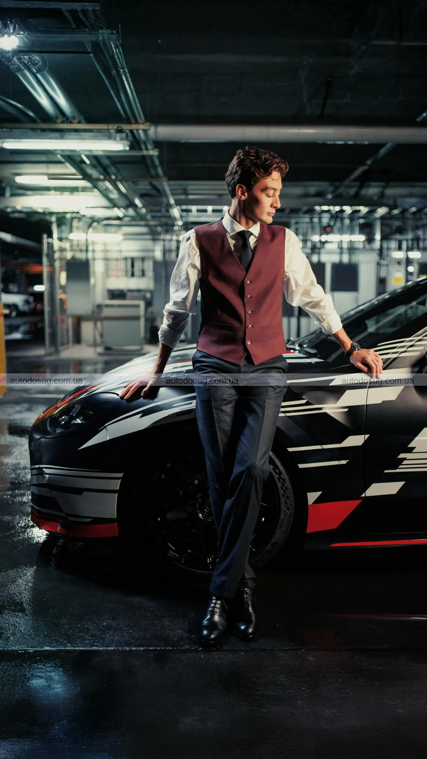 Бред Пітт та Джордж Рассел запалили Лас-Вегас електричним суперседаном Mercedes-AMG