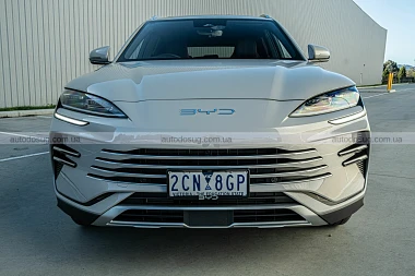 BYD показує електричний Sealion 6, який дивує практичністю, але не азартом