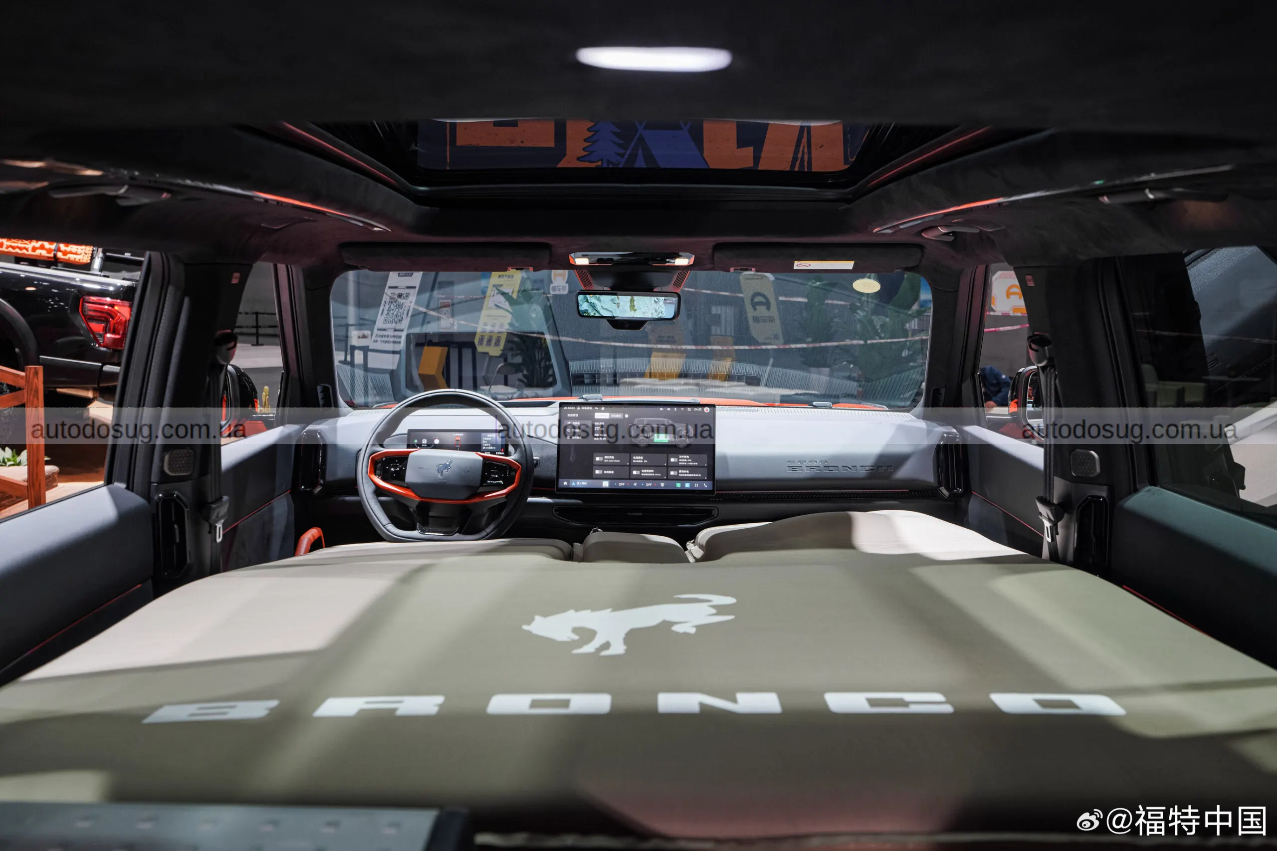 Ford випустив електричний Bronco — і він не такий, як братні моделі