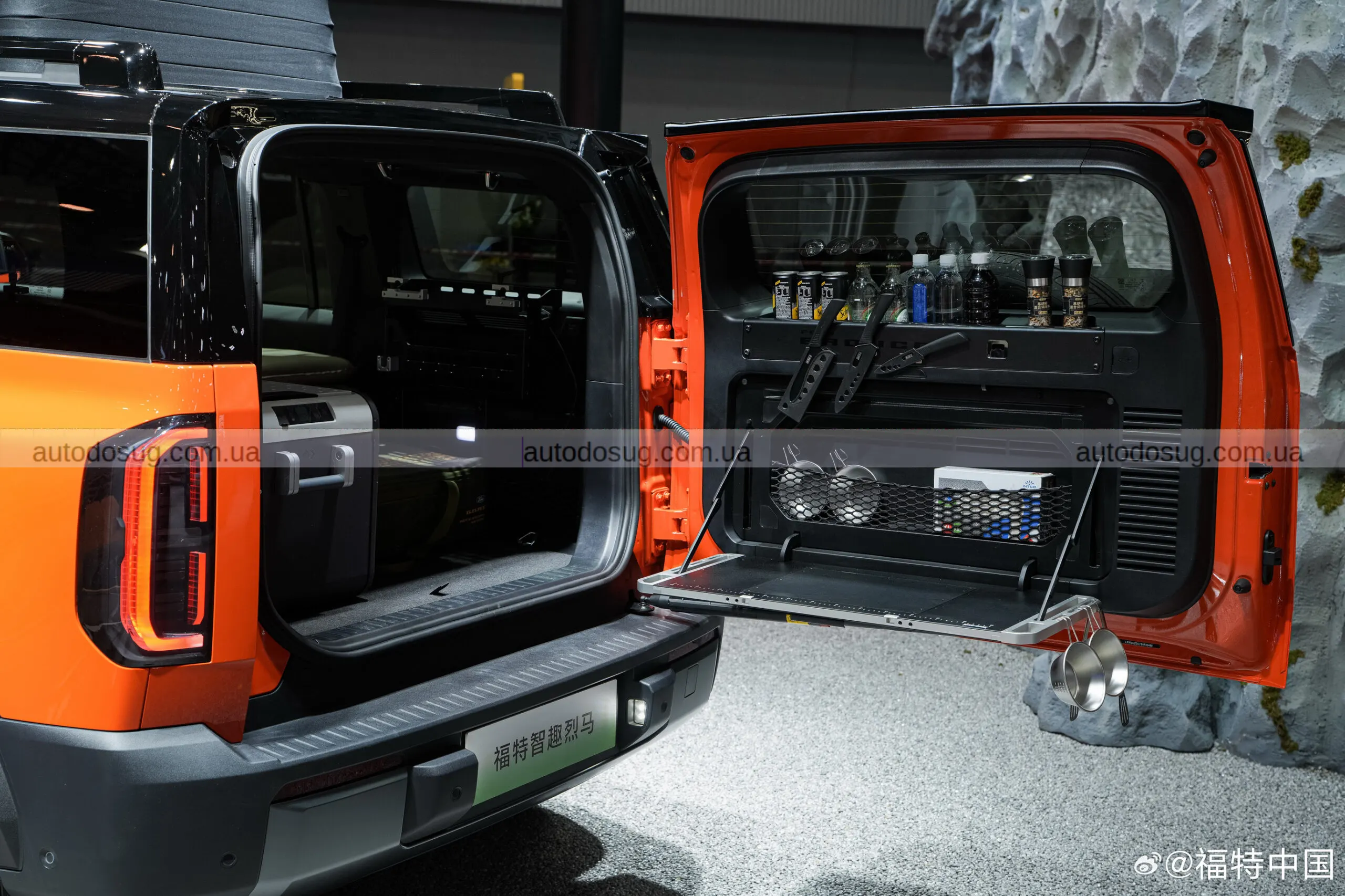 Ford випустив електричний Bronco — і він не такий, як братні моделі