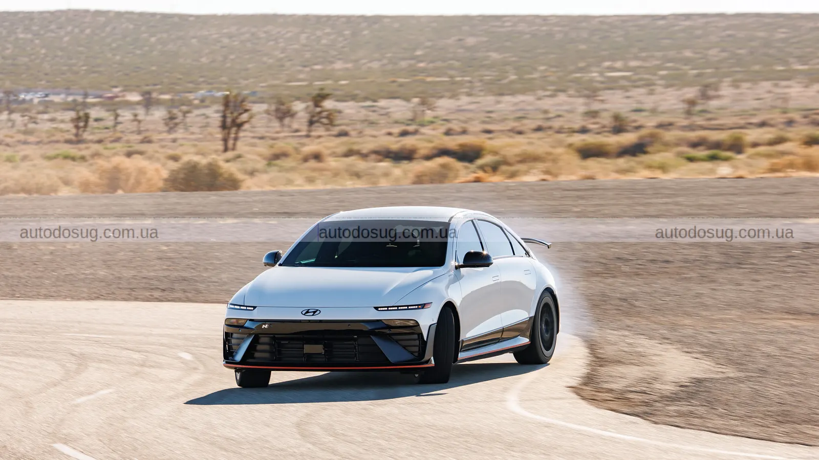 Hyundai N поєднує бензин та електромобіль