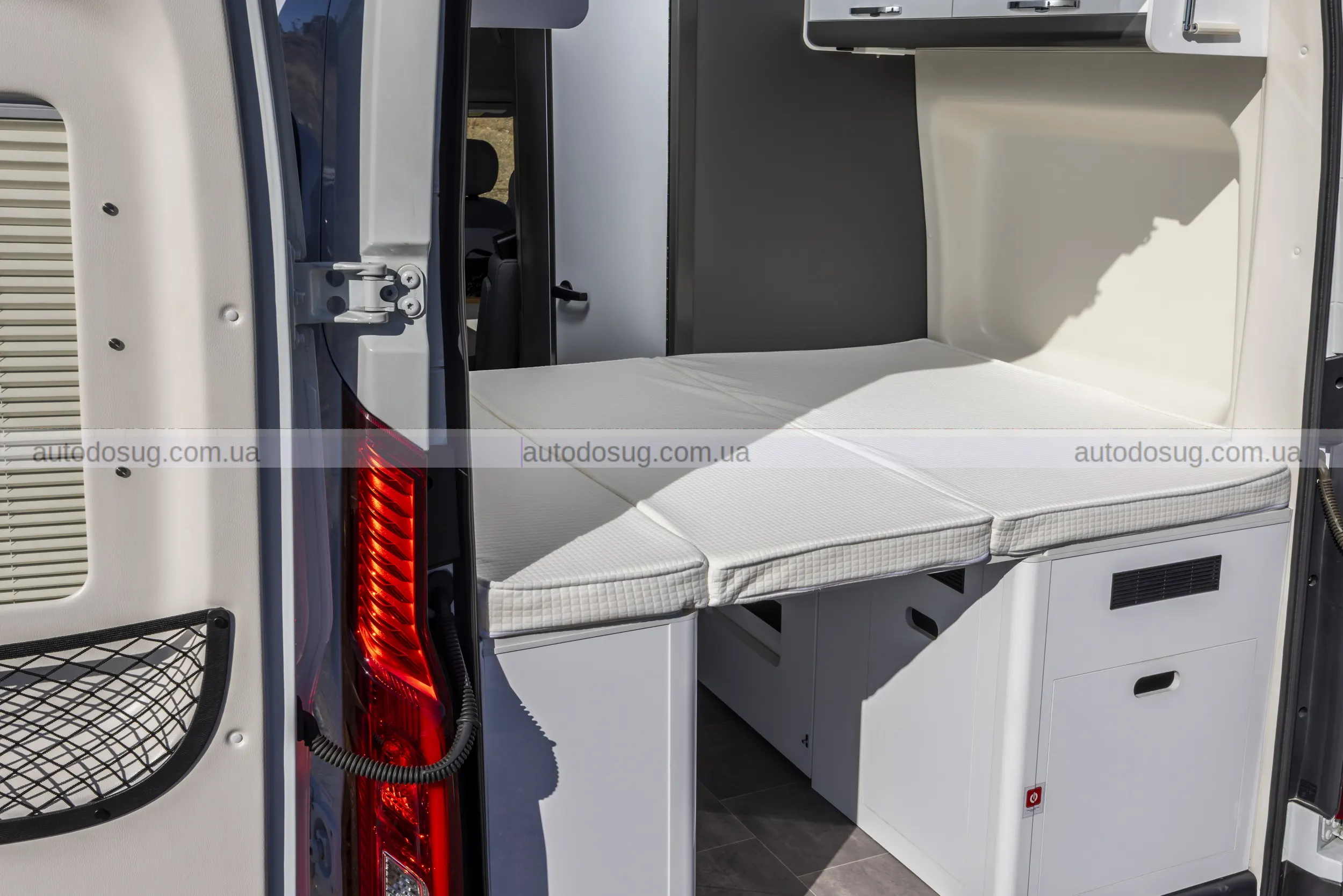 Китай підкорює кемпери та представляє новий автодом за півціни від VW