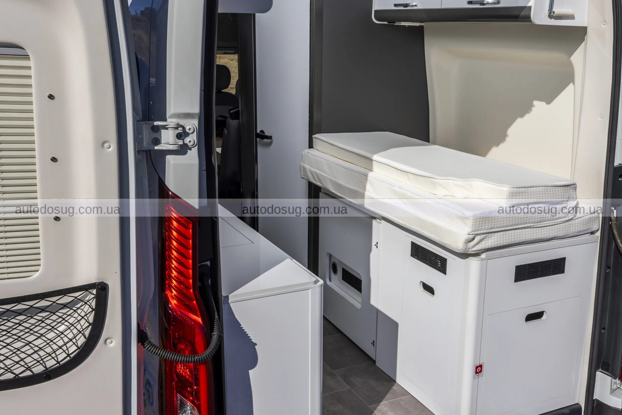 Китай підкорює кемпери та представляє новий автодом за півціни від VW