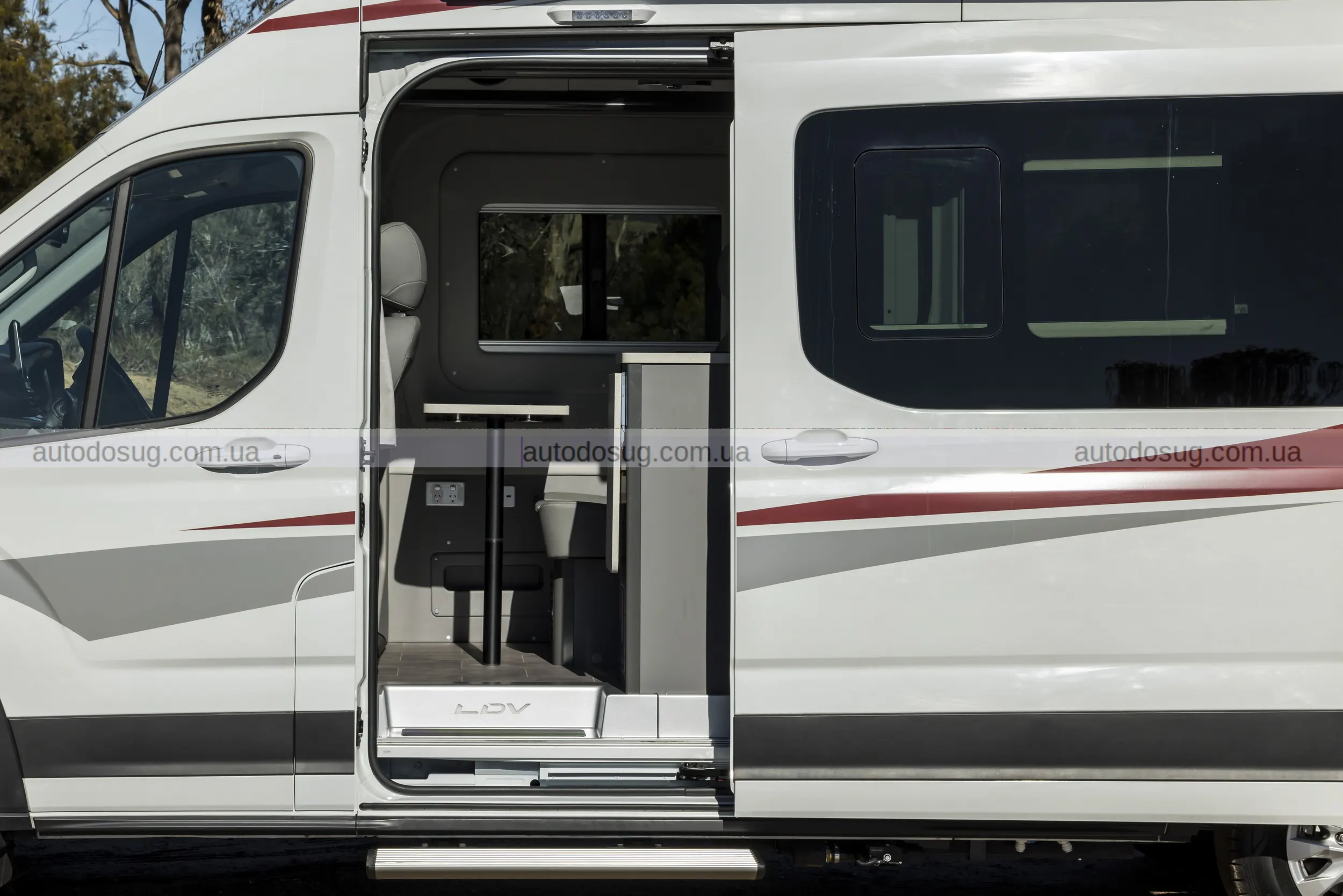 Китай підкорює кемпери та представляє новий автодом за півціни від VW