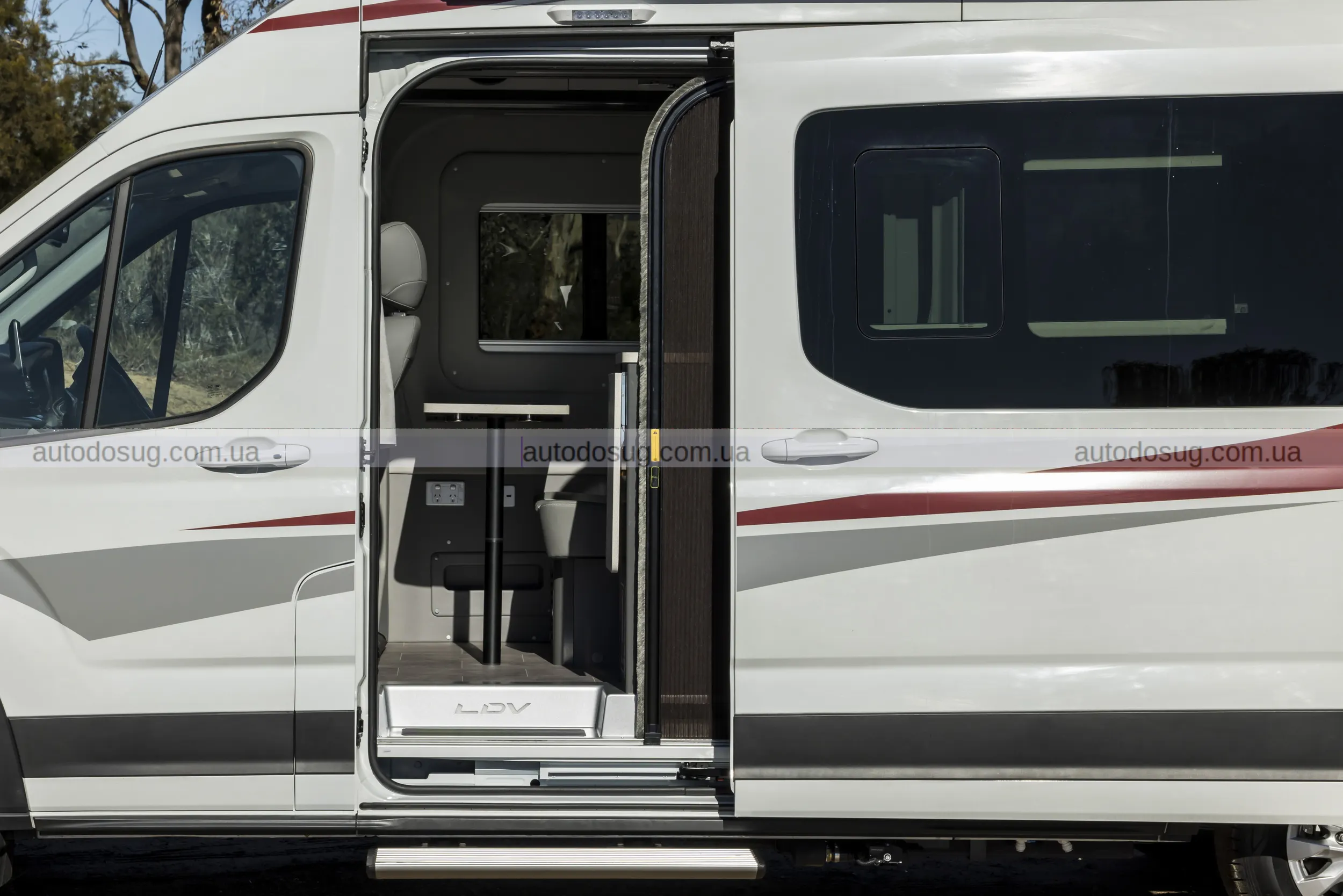 Китай підкорює кемпери та представляє новий автодом за півціни від VW