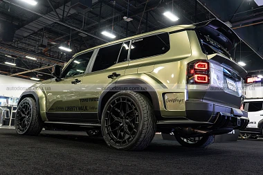Land Cruiser від Liberty Walk виглядає готовим розпочати бій