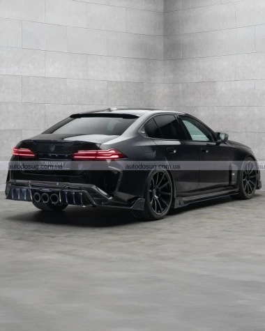 Mansory перетворює новий BMW M5 на суперседан із потужністю 838 к.с. і вихлопом у стилі Honda Civic Type R