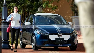 Mazda2 не здається та отримує оновлення попри напруження