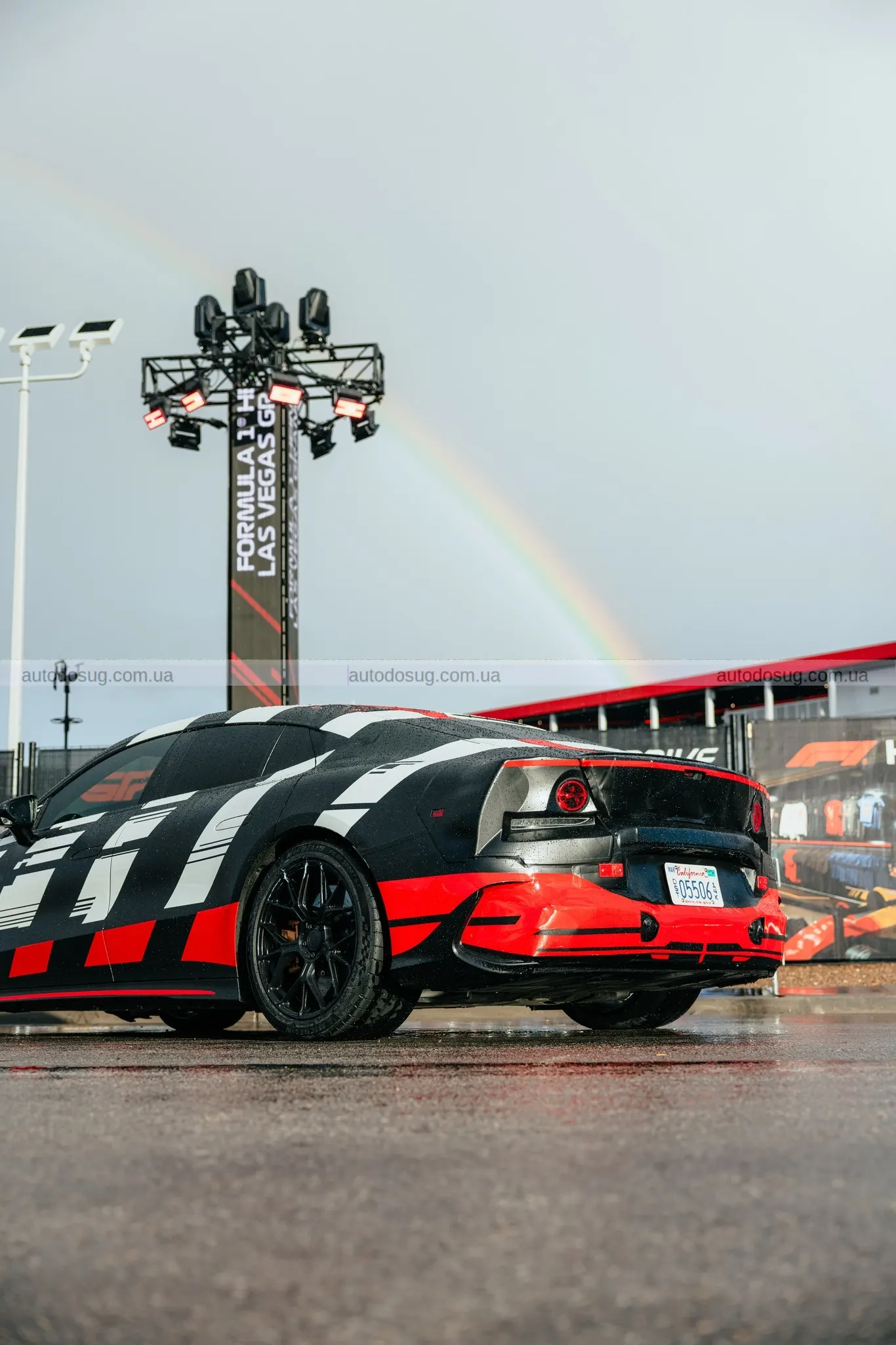 Mercedes-AMG GT 4-Door виходить із тіні просто перед Гран-прі Лас-Вегаса