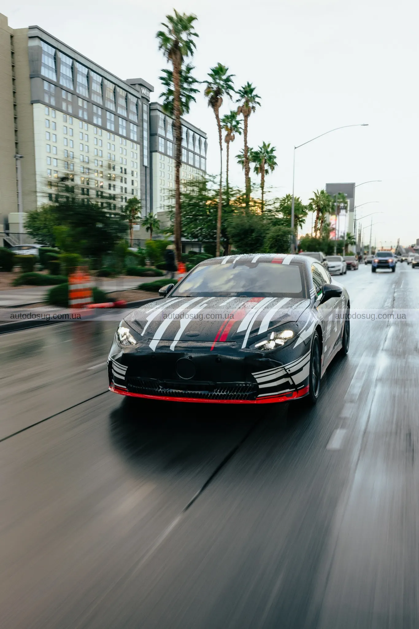 Mercedes-AMG GT 4-Door виходить із тіні просто перед Гран-прі Лас-Вегаса