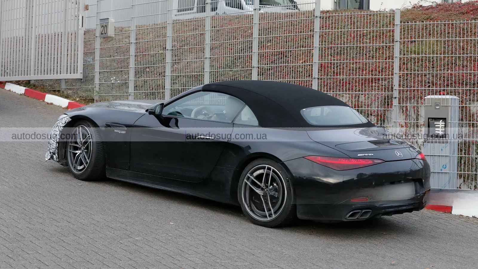 Mercedes-AMG SL 2027 року додає велику решітку радіатора