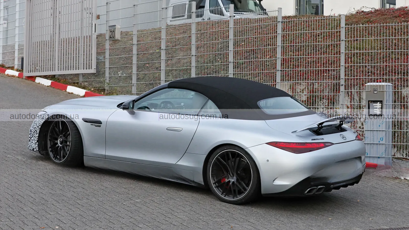 Mercedes-AMG SL 2027 року додає велику решітку радіатора