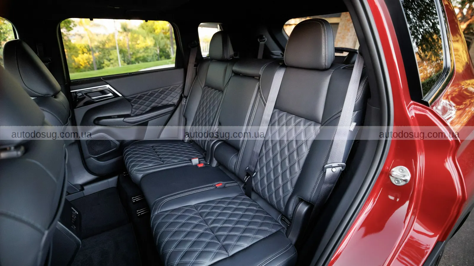 Nissan представив перший PHEV Rogue — але це майже не Nissan