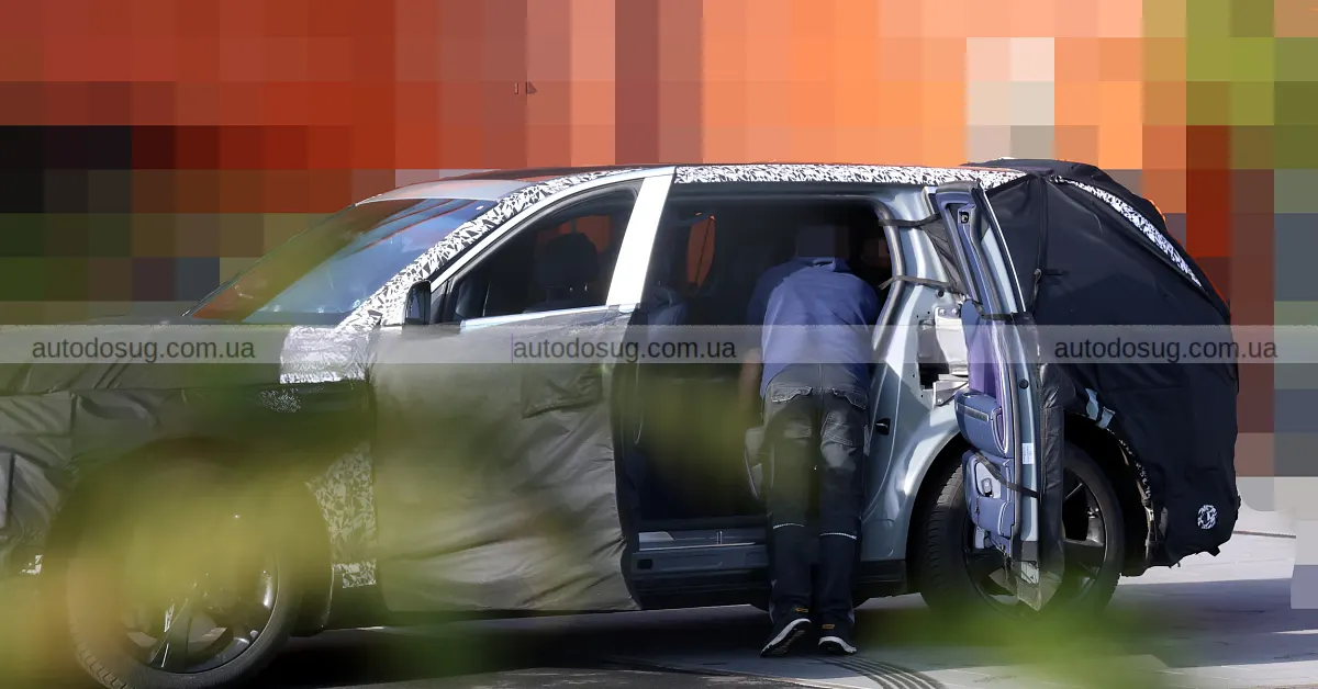 Новий Genesis GV90 відчиняє свої масивні двері в стилі Rolls-Royce