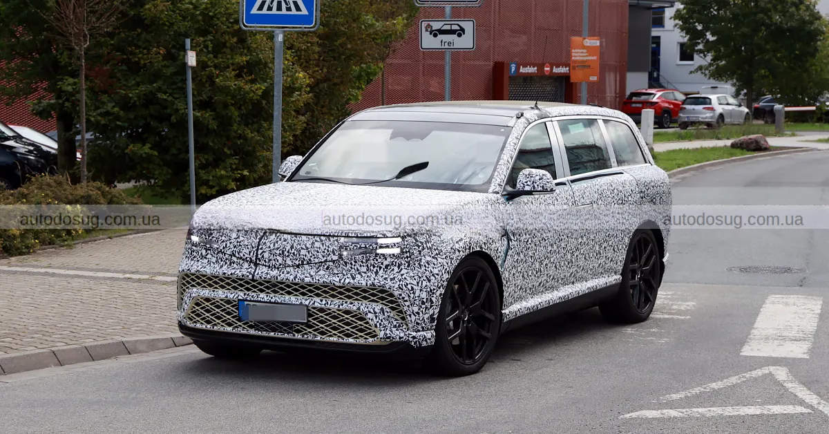 Новий Genesis GV90 відчиняє свої масивні двері в стилі Rolls-Royce