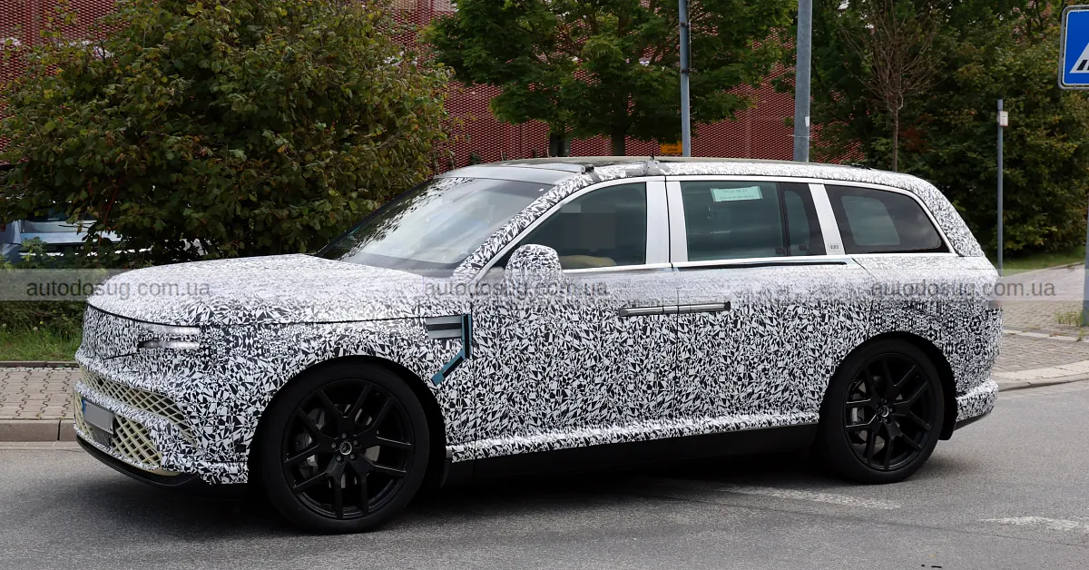 Новий Genesis GV90 відчиняє свої масивні двері в стилі Rolls-Royce