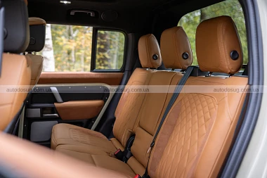 Перший у світі пікап Defender має одну велику проблему