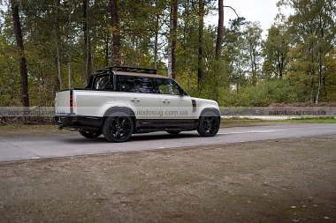 Перший у світі пікап Defender має одну велику проблему