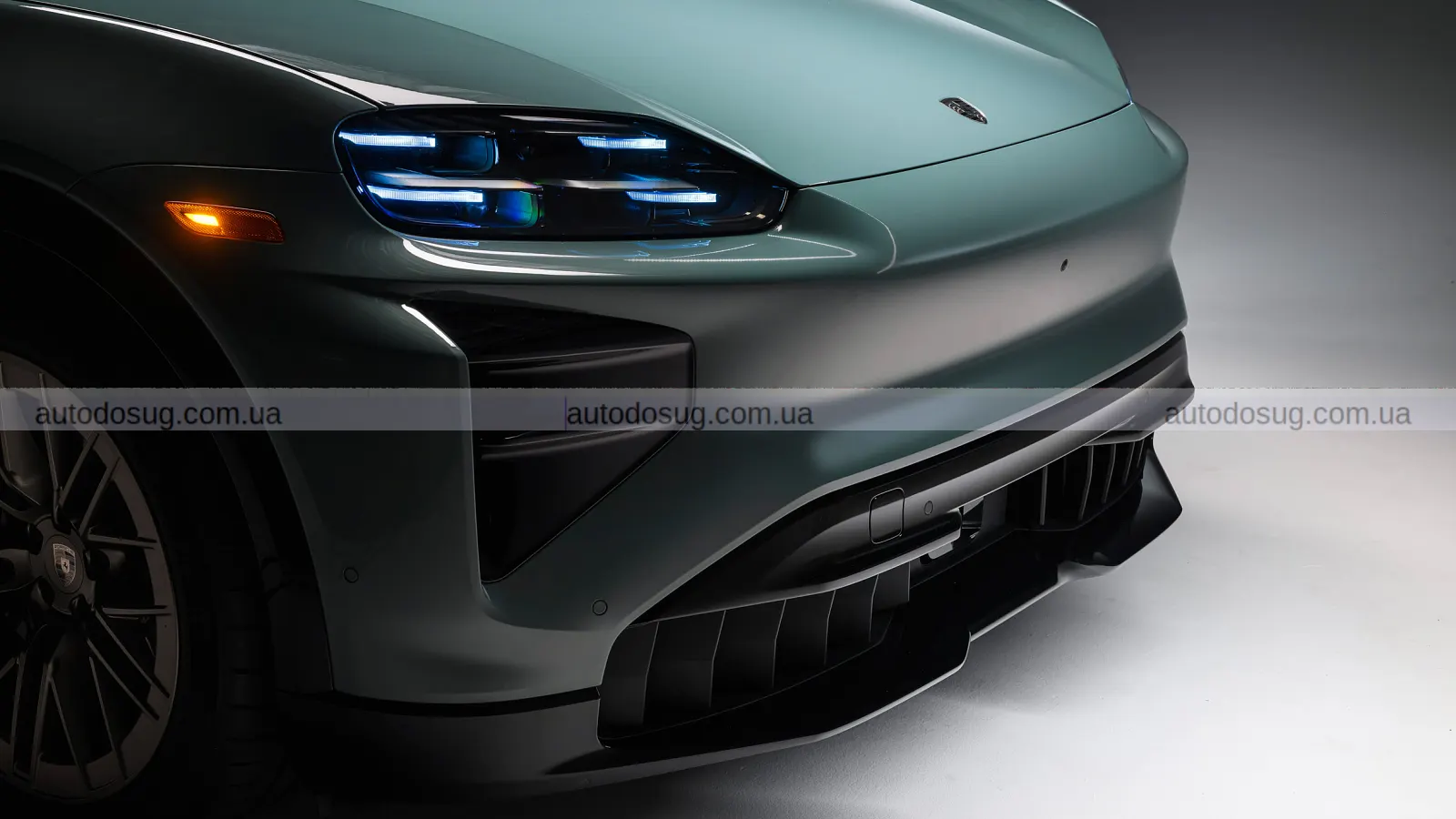 Porsche виходить на новий рівень та представляє Cayenne з електроприводом