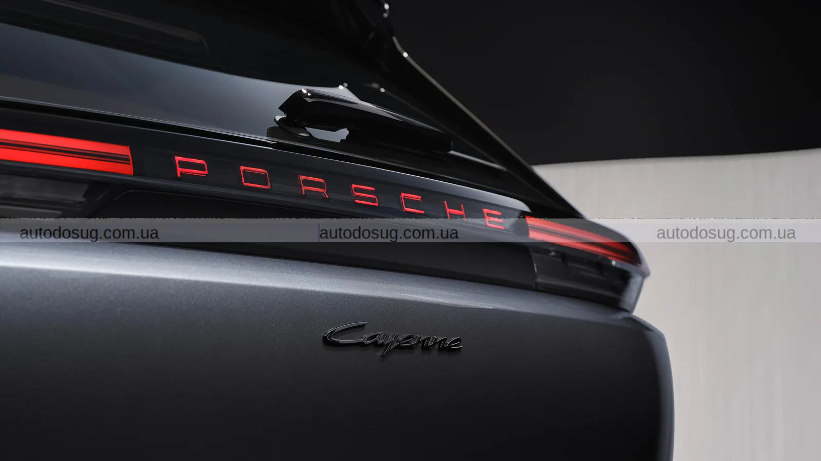 Porsche виходить на новий рівень та представляє Cayenne з електроприводом