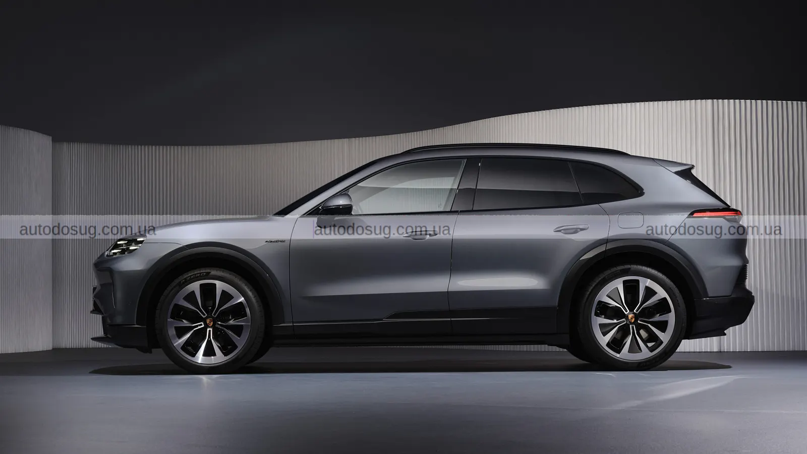 Porsche виходить на новий рівень та представляє Cayenne з електроприводом