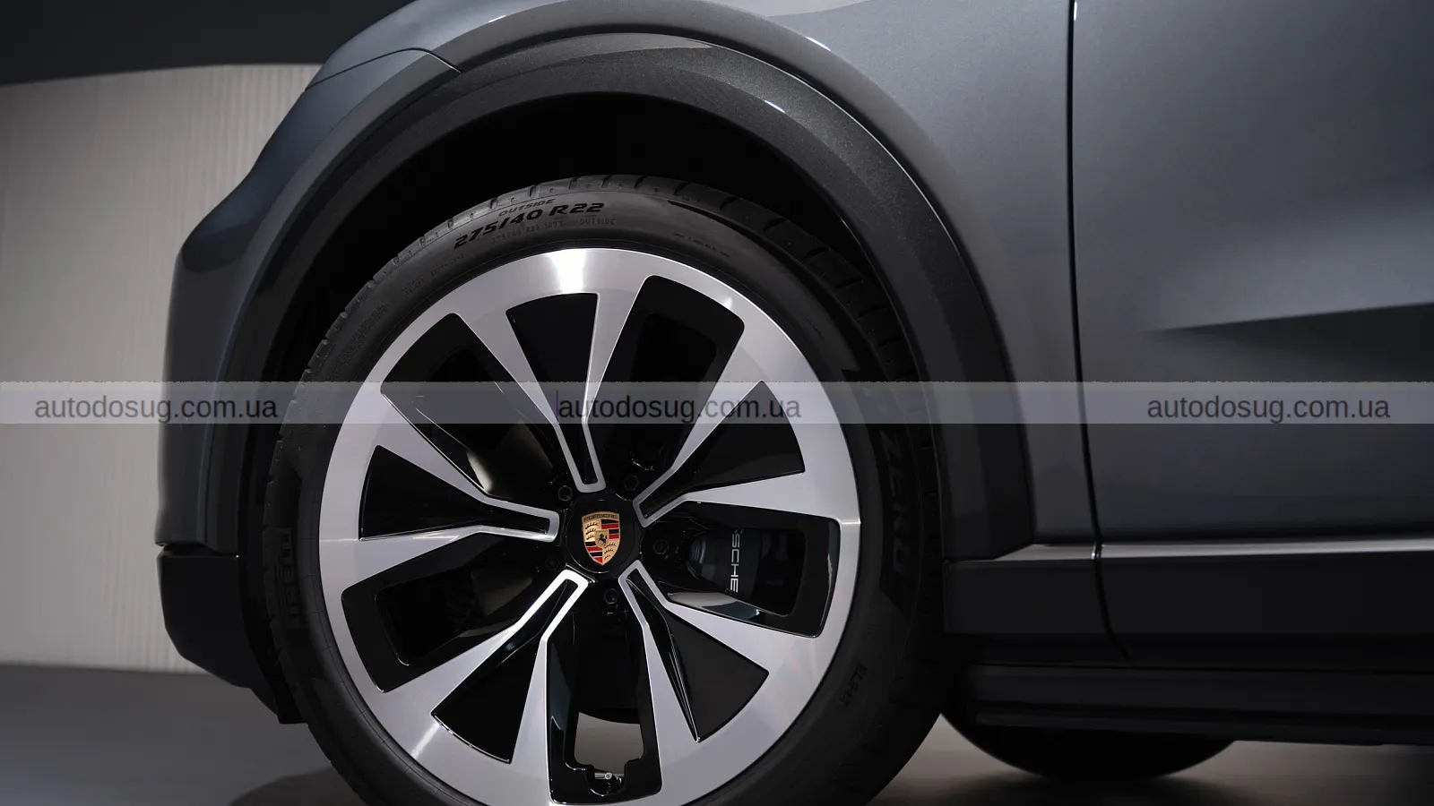 Porsche виходить на новий рівень та представляє Cayenne з електроприводом