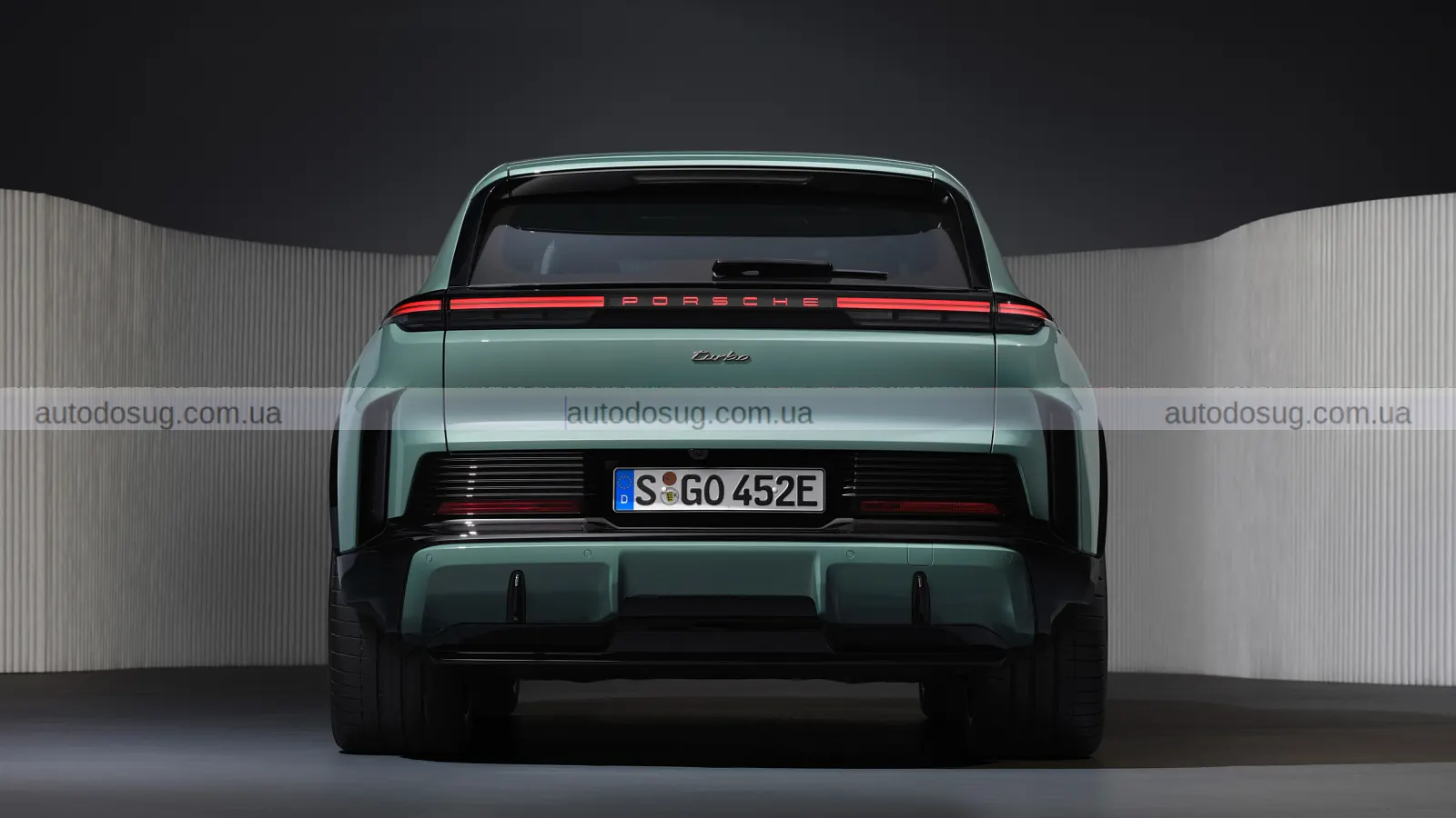 Porsche виходить на новий рівень та представляє Cayenne з електроприводом