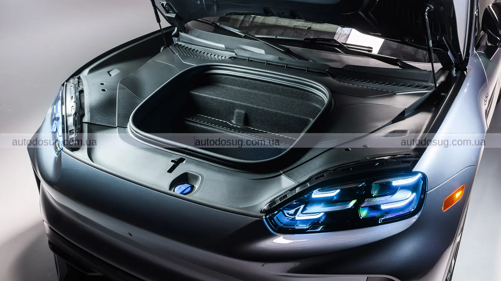 Porsche виходить на новий рівень та представляє Cayenne з електроприводом