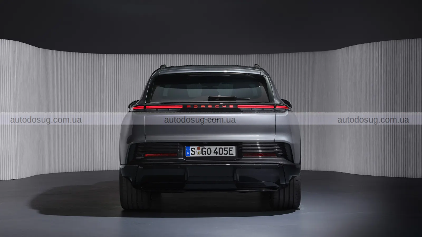 Porsche виходить на новий рівень та представляє Cayenne з електроприводом