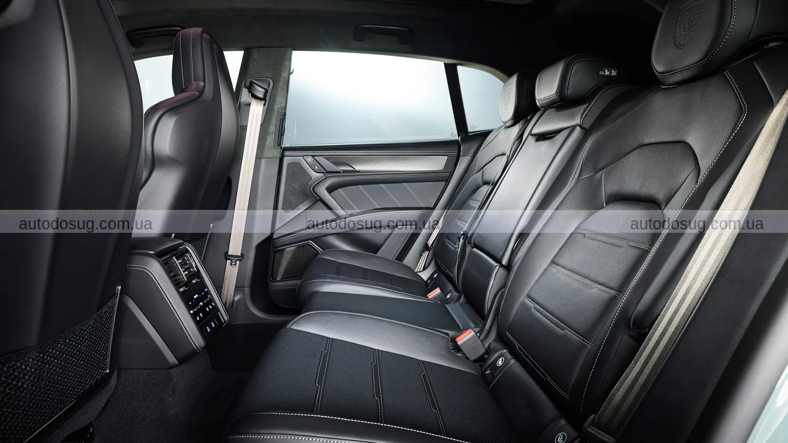 Porsche виходить на новий рівень та представляє Cayenne з електроприводом