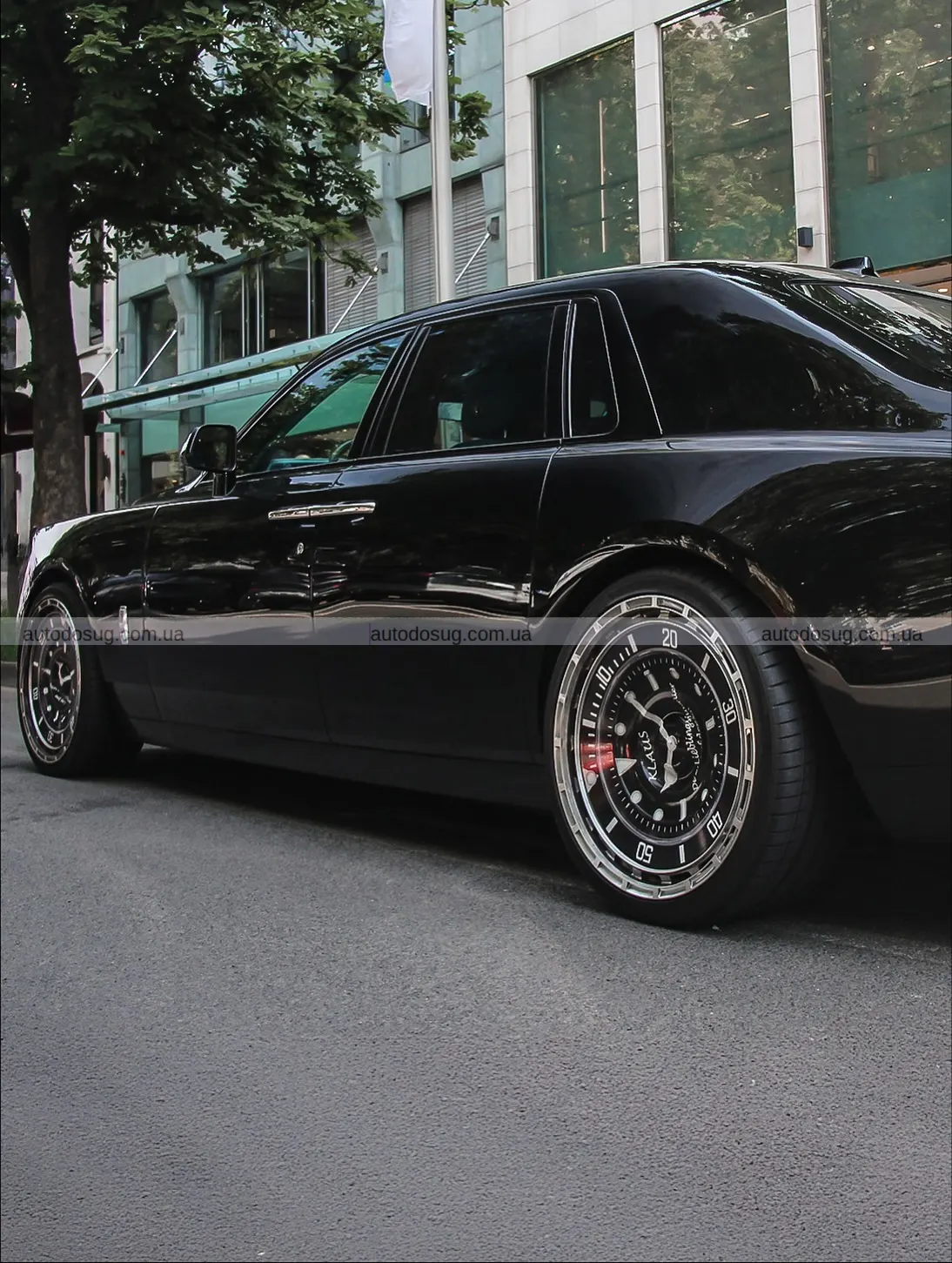 Rolls‑Royce Novitec Phantom носить колеса, стилізовані під циферблати Rolex Submariner