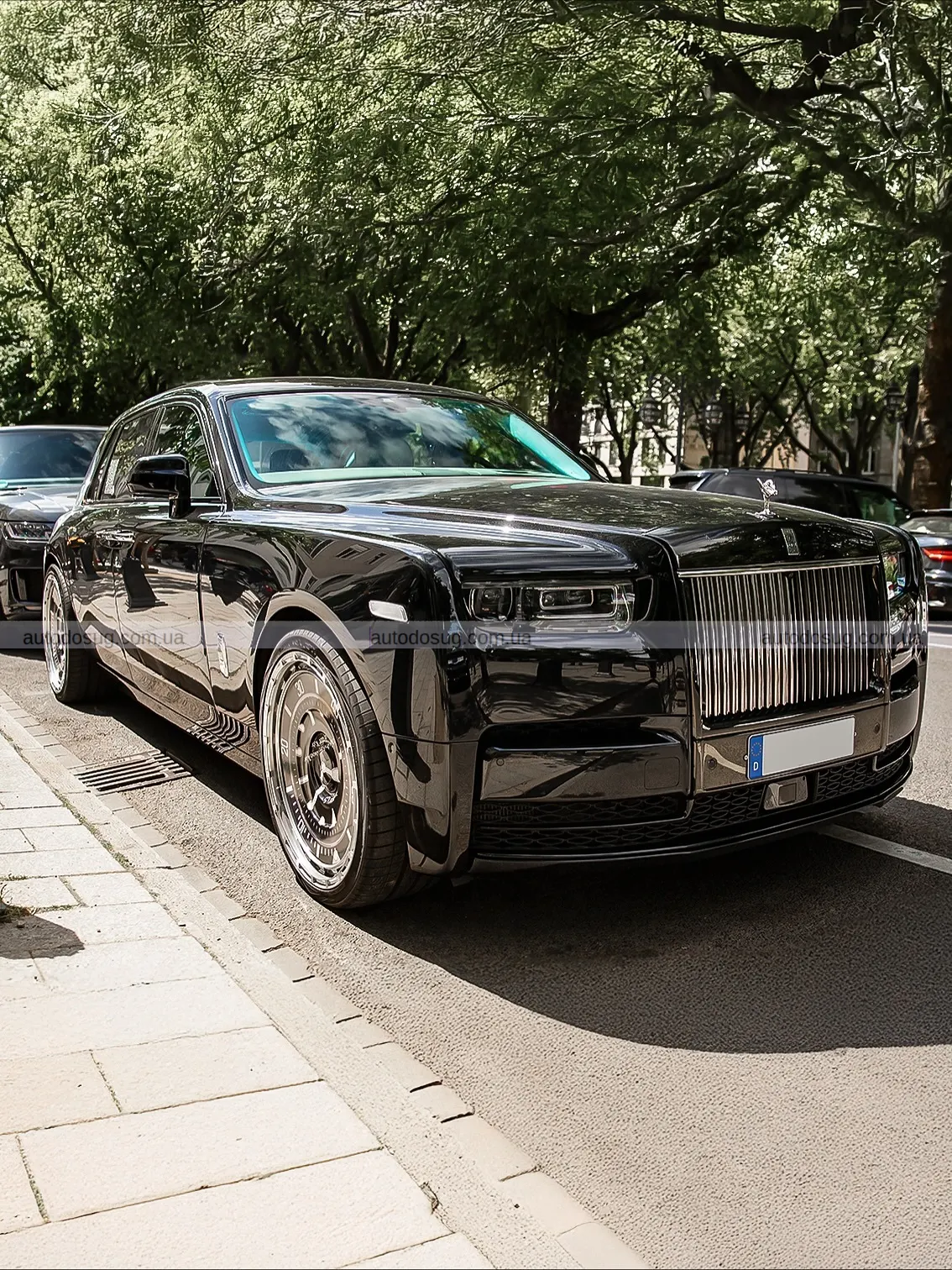 Rolls‑Royce Novitec Phantom носить колеса, стилізовані під циферблати Rolex Submariner
