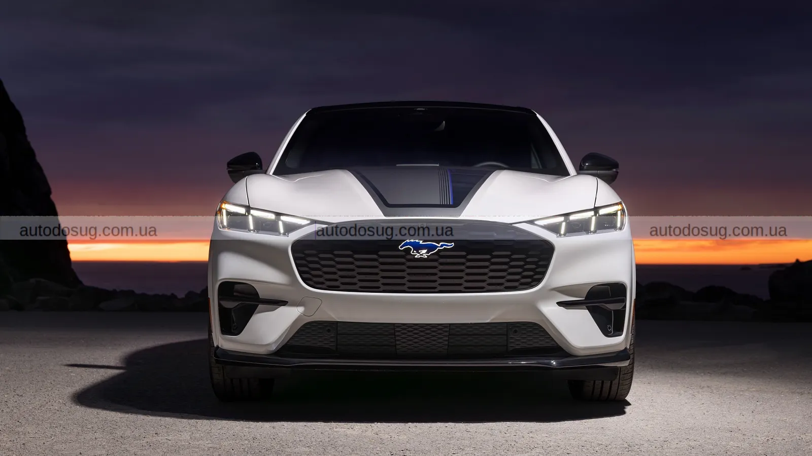 Tesla розгромлює Ford Mustang Mach-E