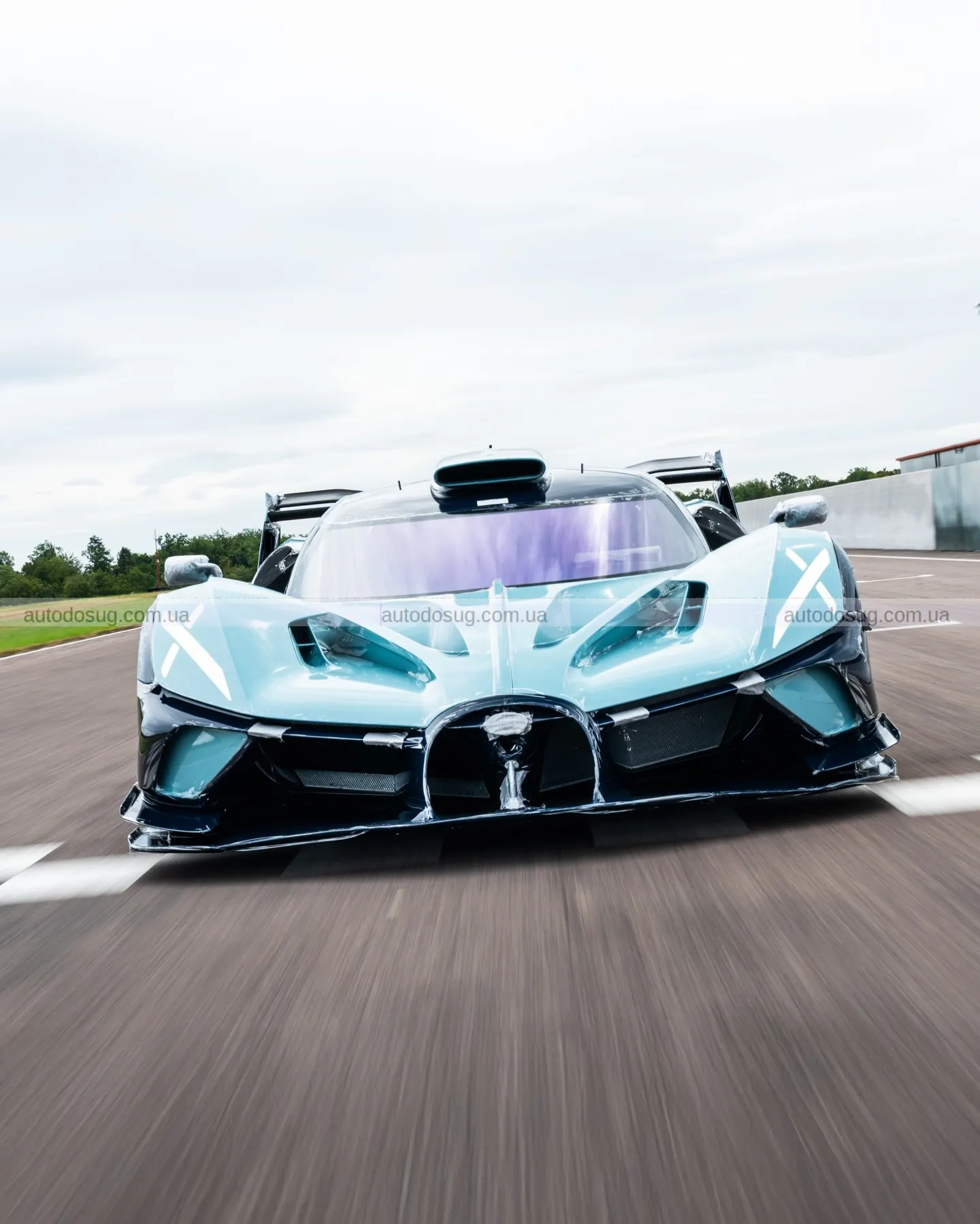 Було виготовлено лише 40 екземплярів Bugatti Bolide, і останній захоплює дух