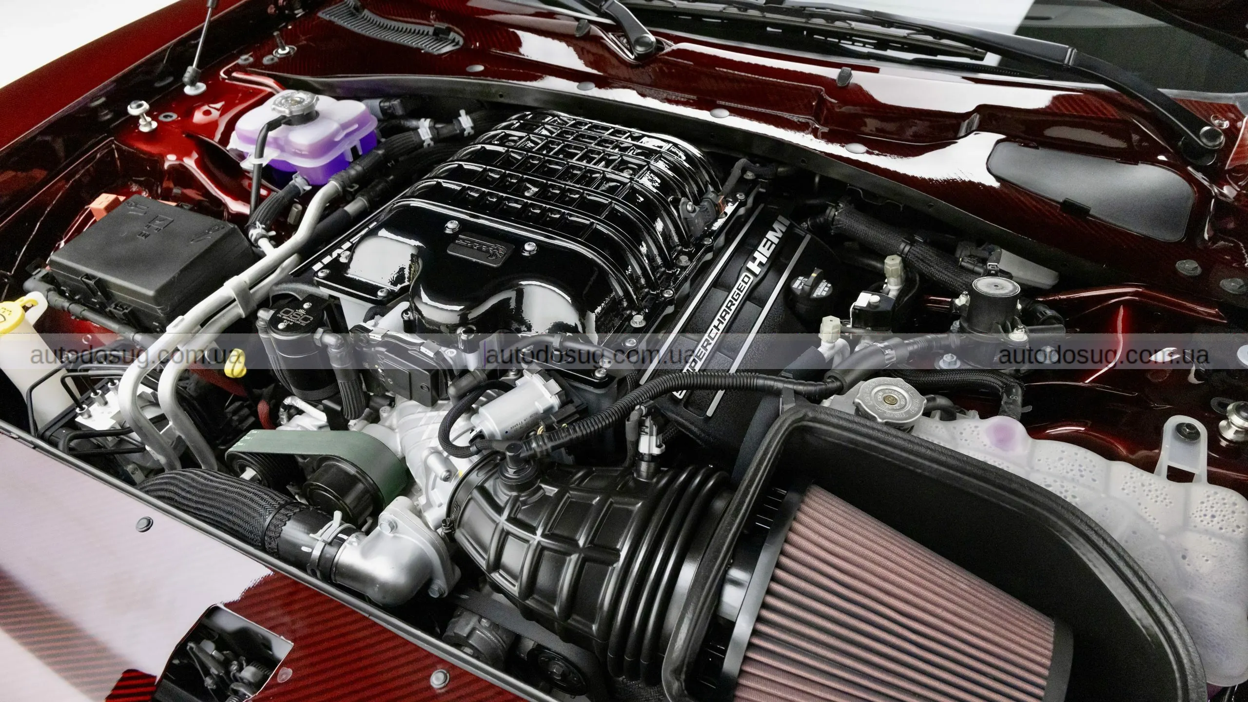 Dodge Hellcat показав карбон так, як його ще не бачили