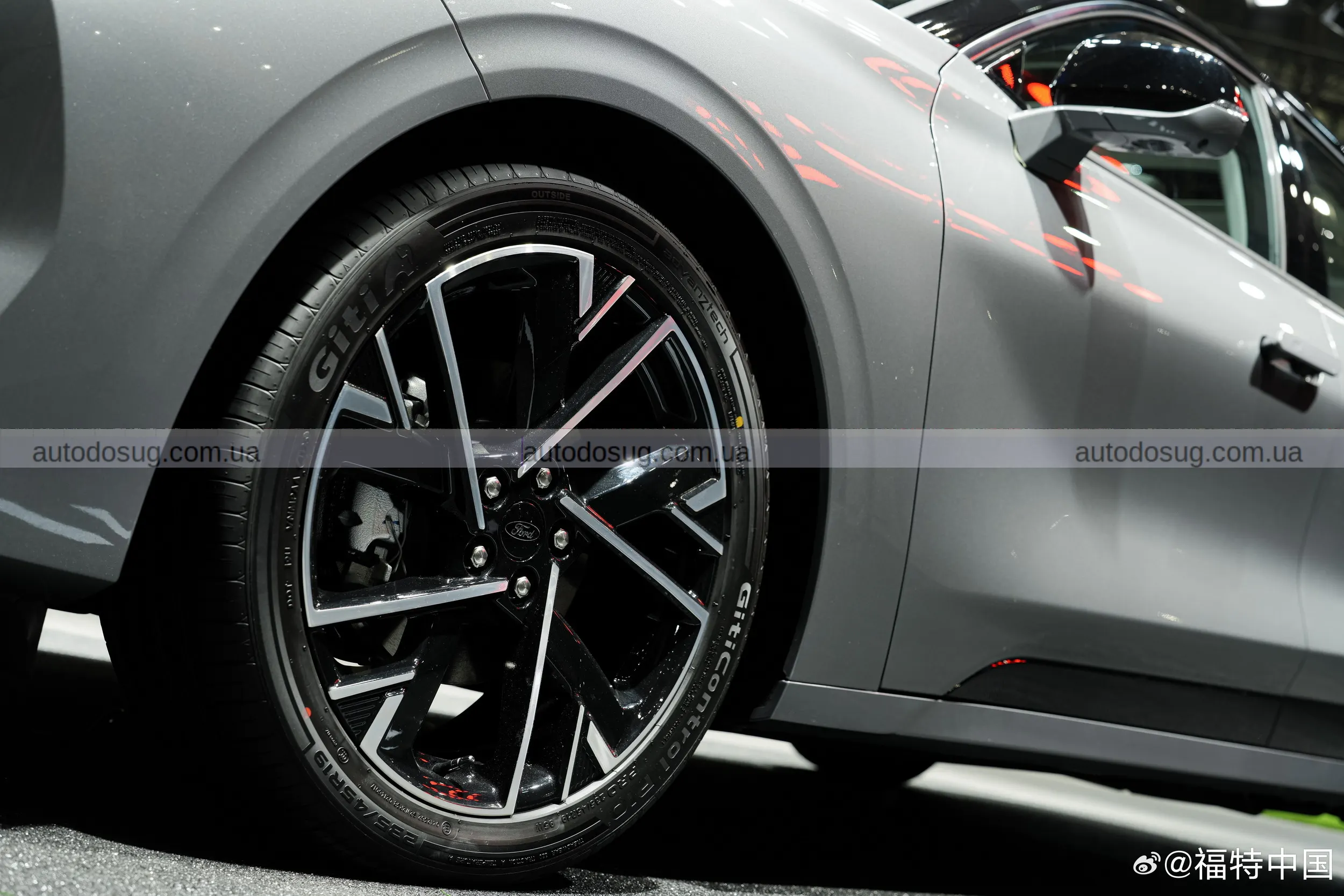 Ford Taurus повертається з новим обличчям