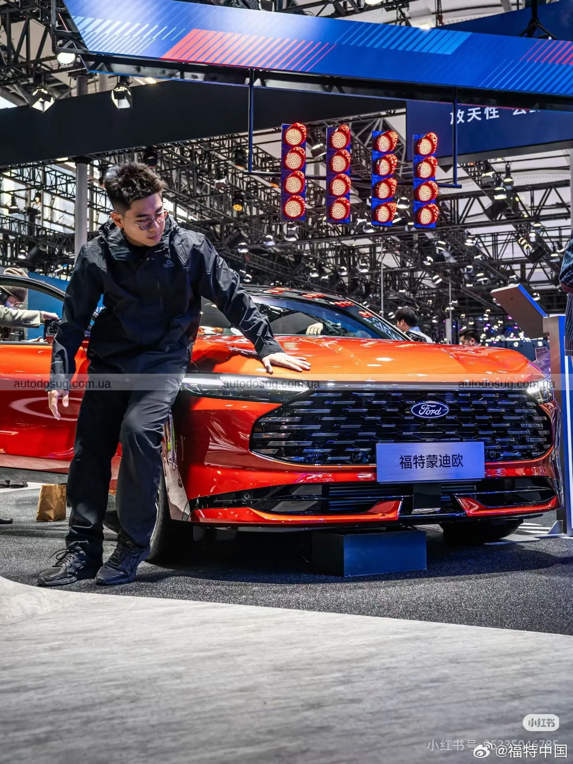 Ford Taurus повертається з новим обличчям