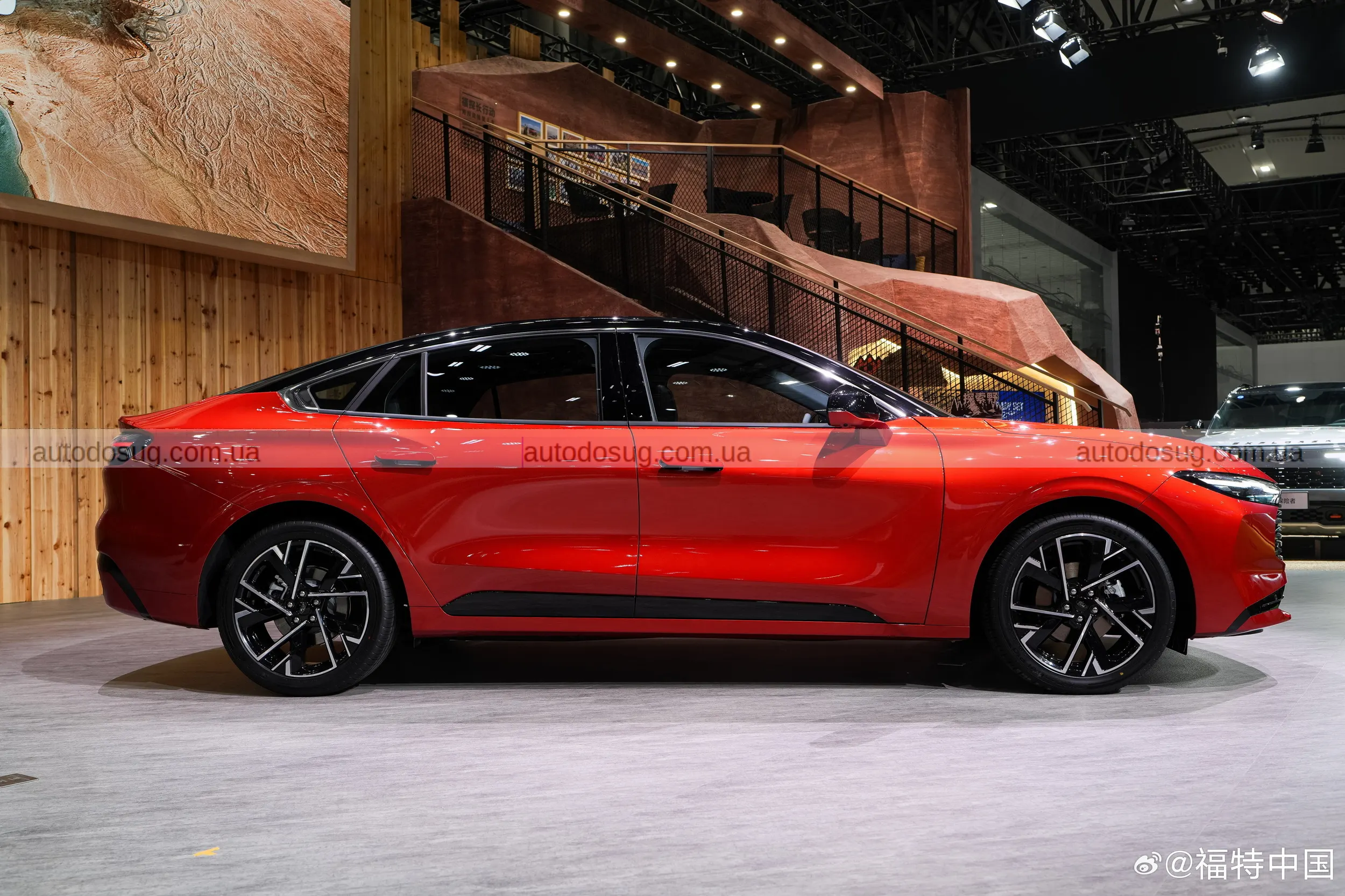 Ford Taurus повертається з новим обличчям