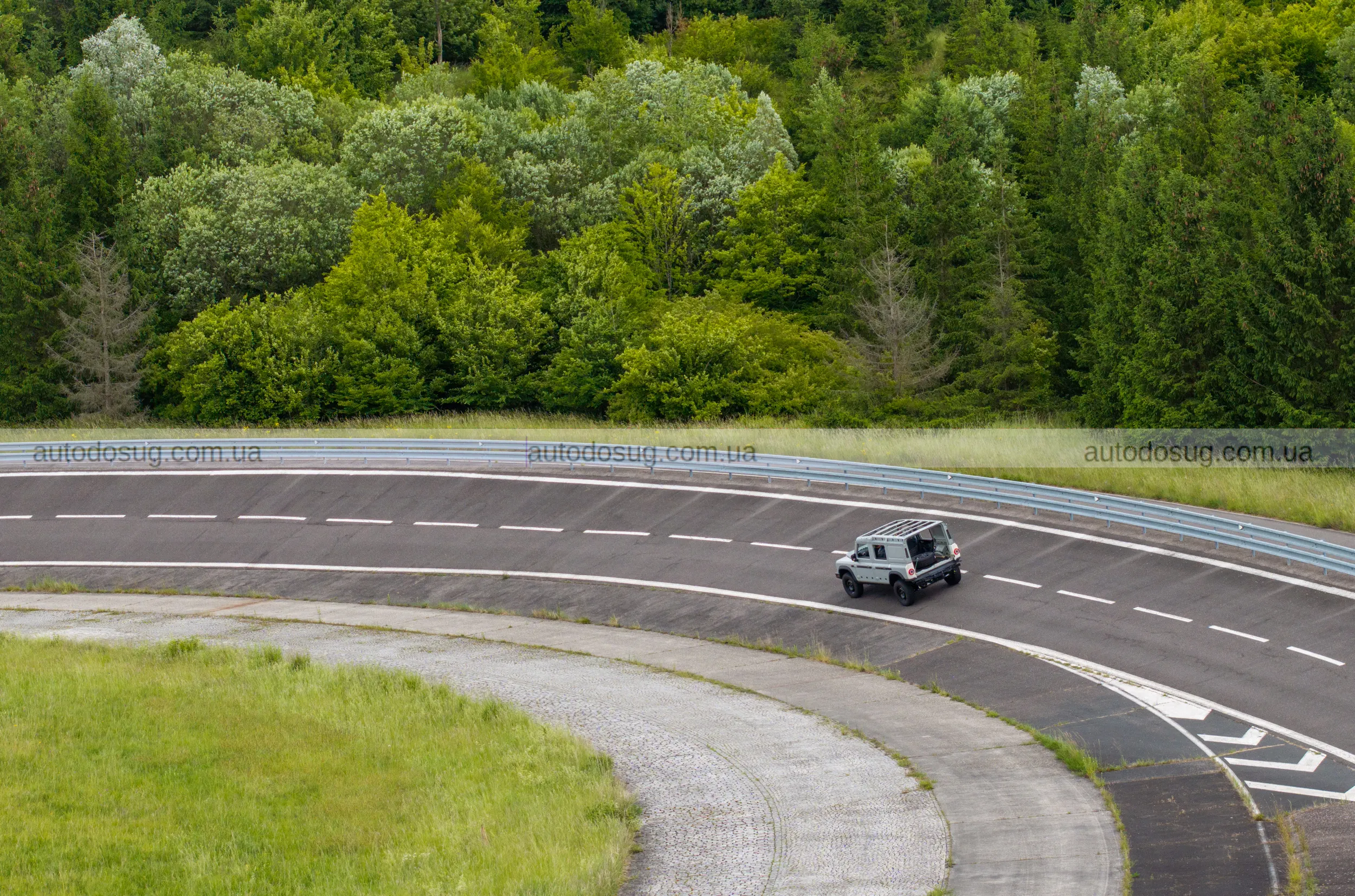 Ineos Grenadier створили спеціальну версію — Game Viewer, заточену під сафарі