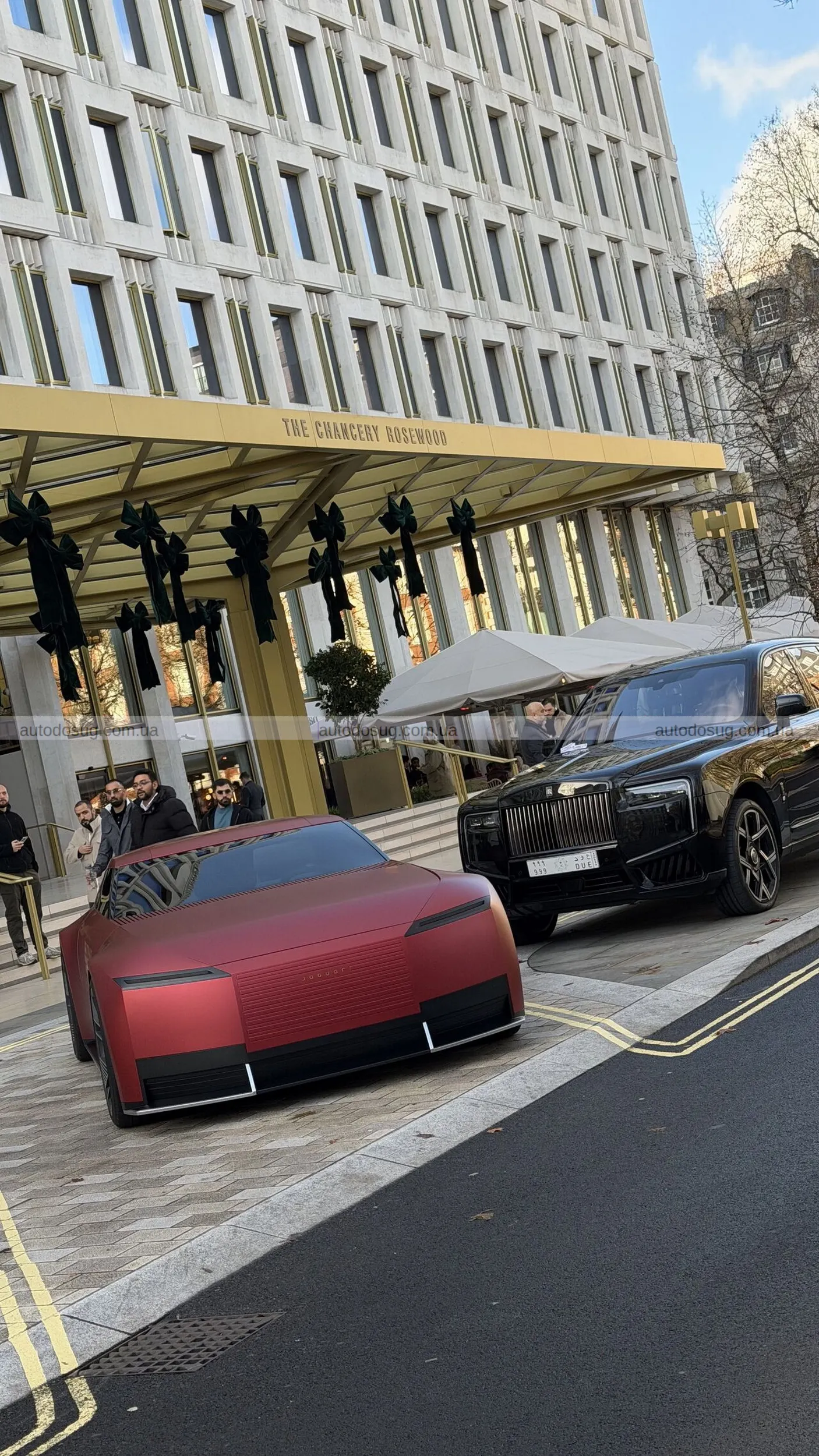 Jaguar Type 00 виходить на вулиці Лондона в новому кольорі