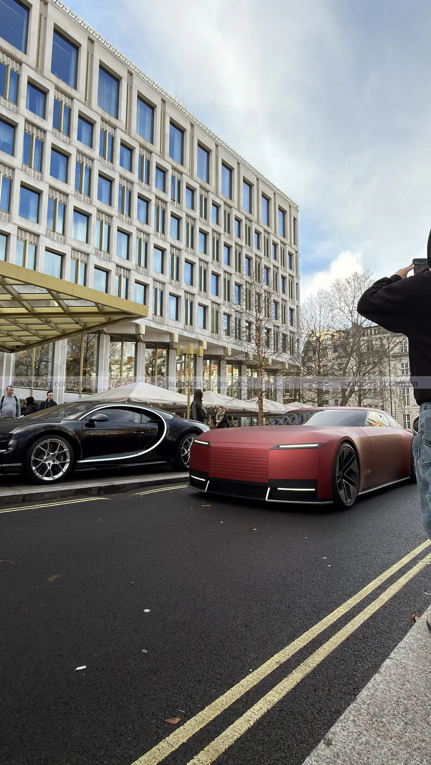 Jaguar Type 00 виходить на вулиці Лондона в новому кольорі