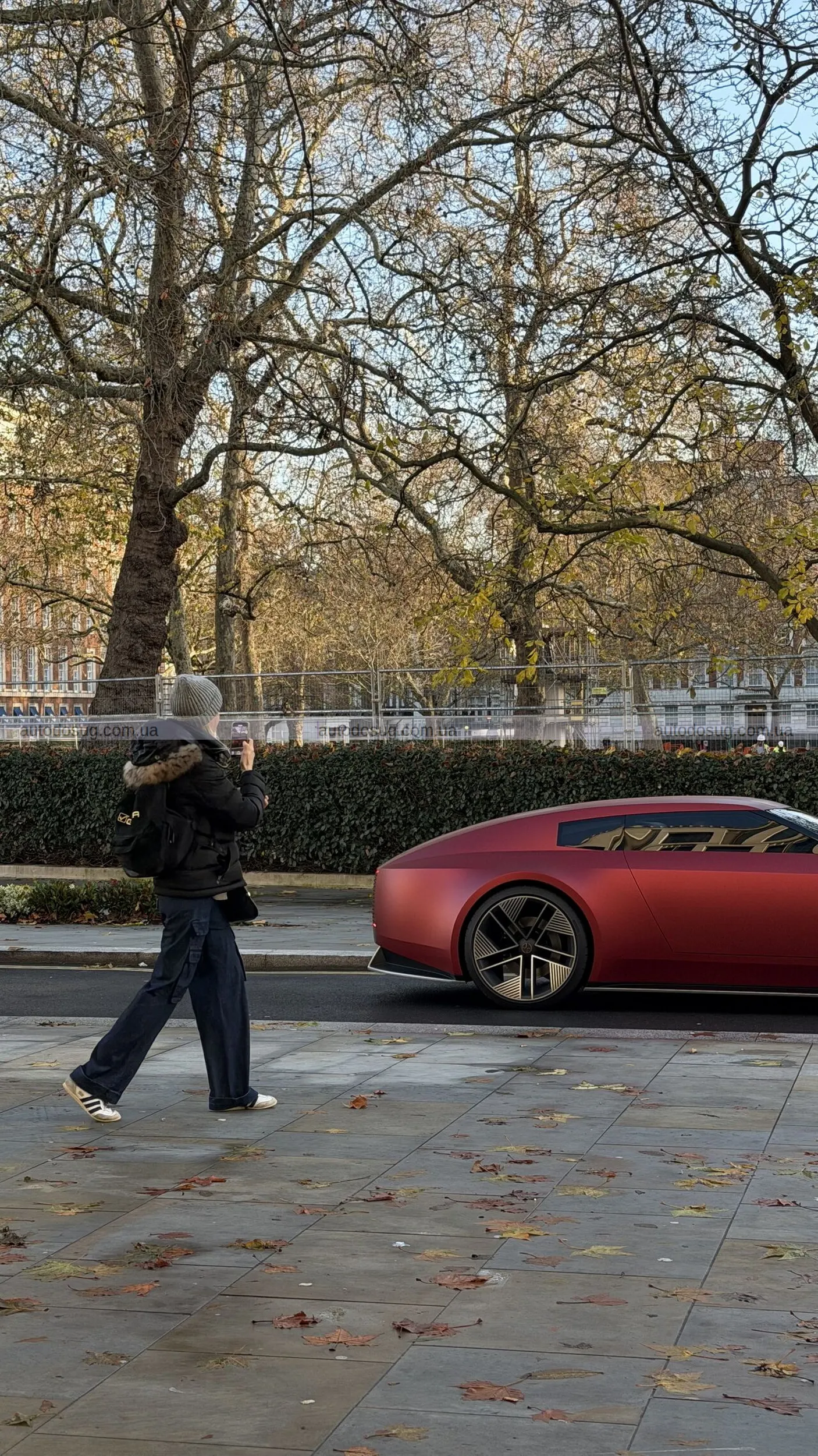 Jaguar Type 00 виходить на вулиці Лондона в новому кольорі