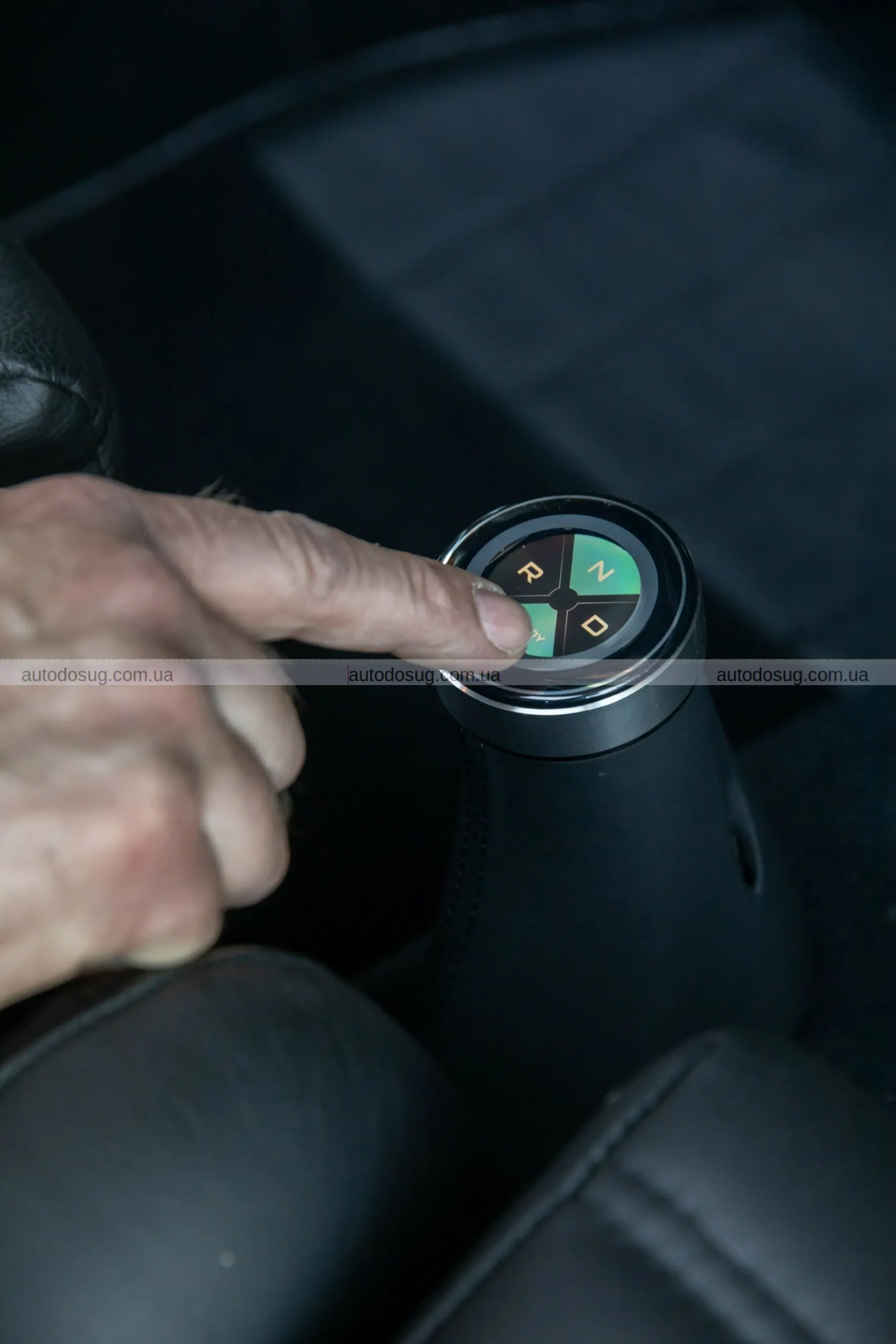 Класичний VW Beetle приховує двигун Tesla та акумуляторну батарею Porsche