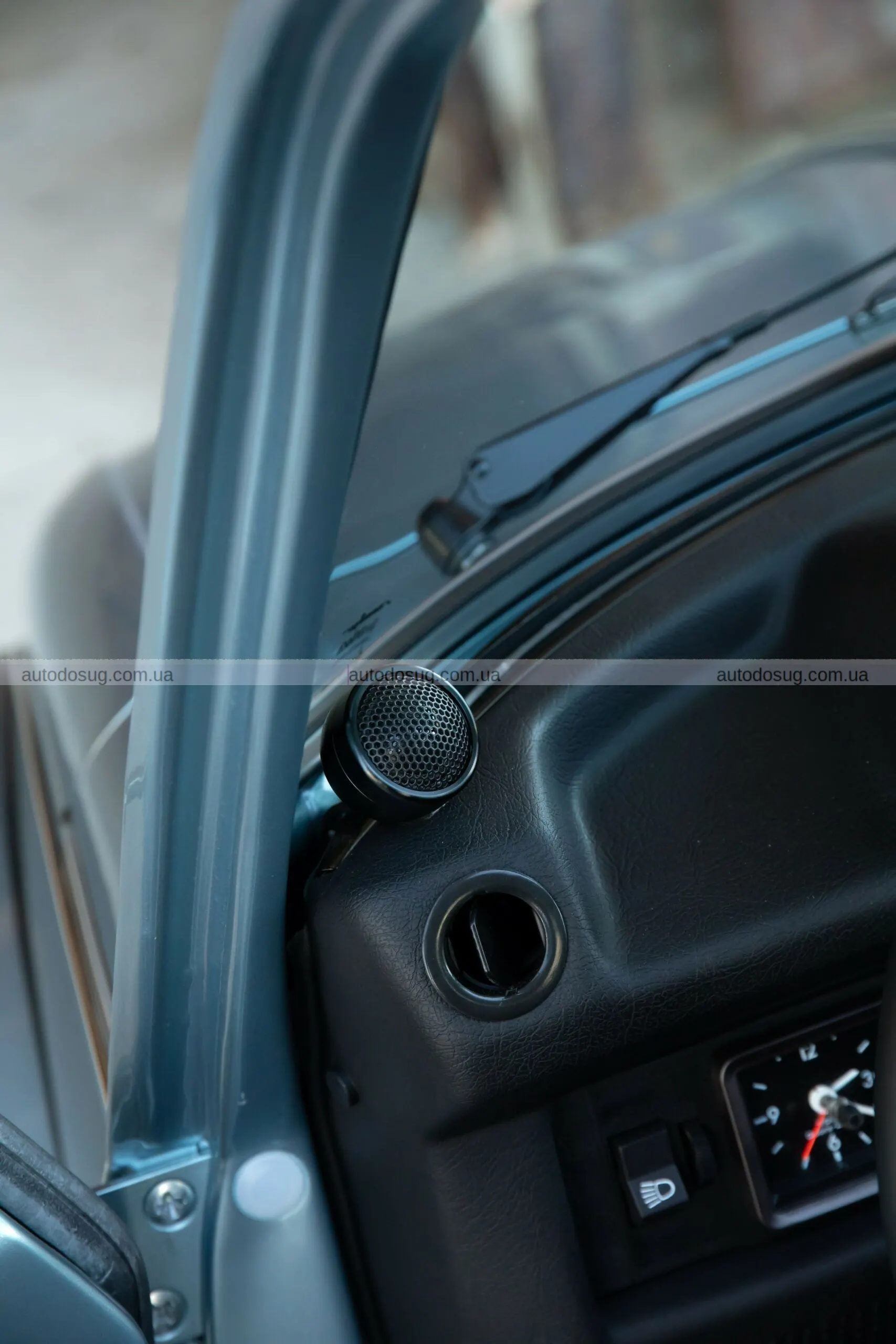 Класичний VW Beetle приховує двигун Tesla та акумуляторну батарею Porsche