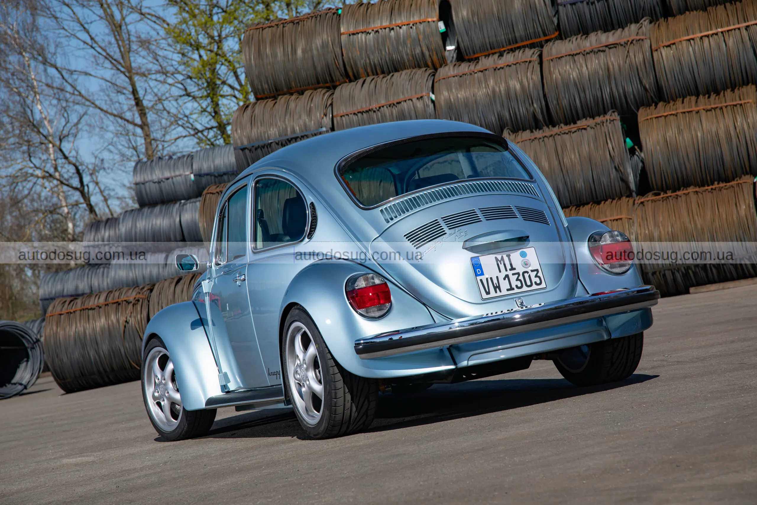 Класичний VW Beetle приховує двигун Tesla та акумуляторну батарею Porsche