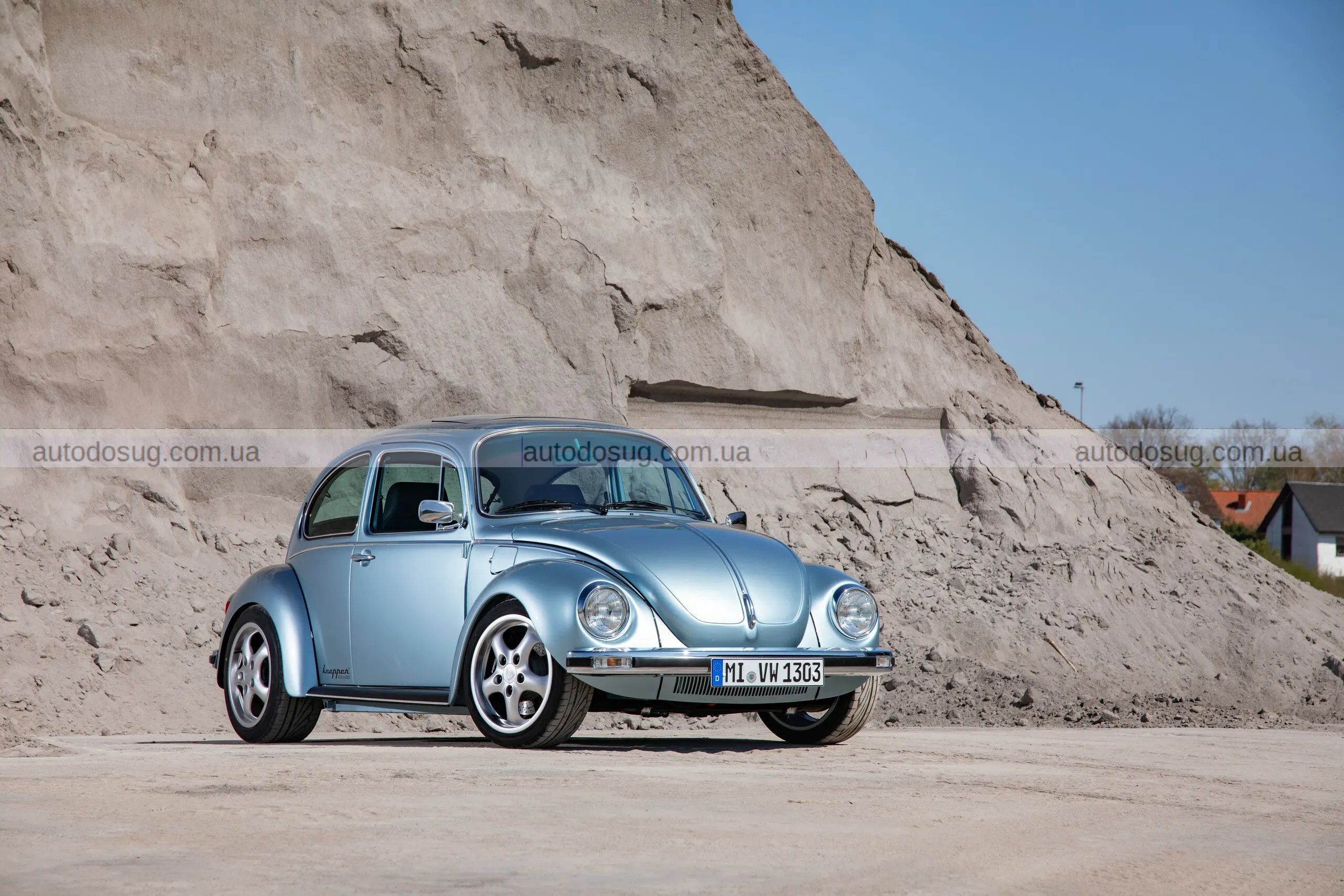Класичний VW Beetle приховує двигун Tesla та акумуляторну батарею Porsche